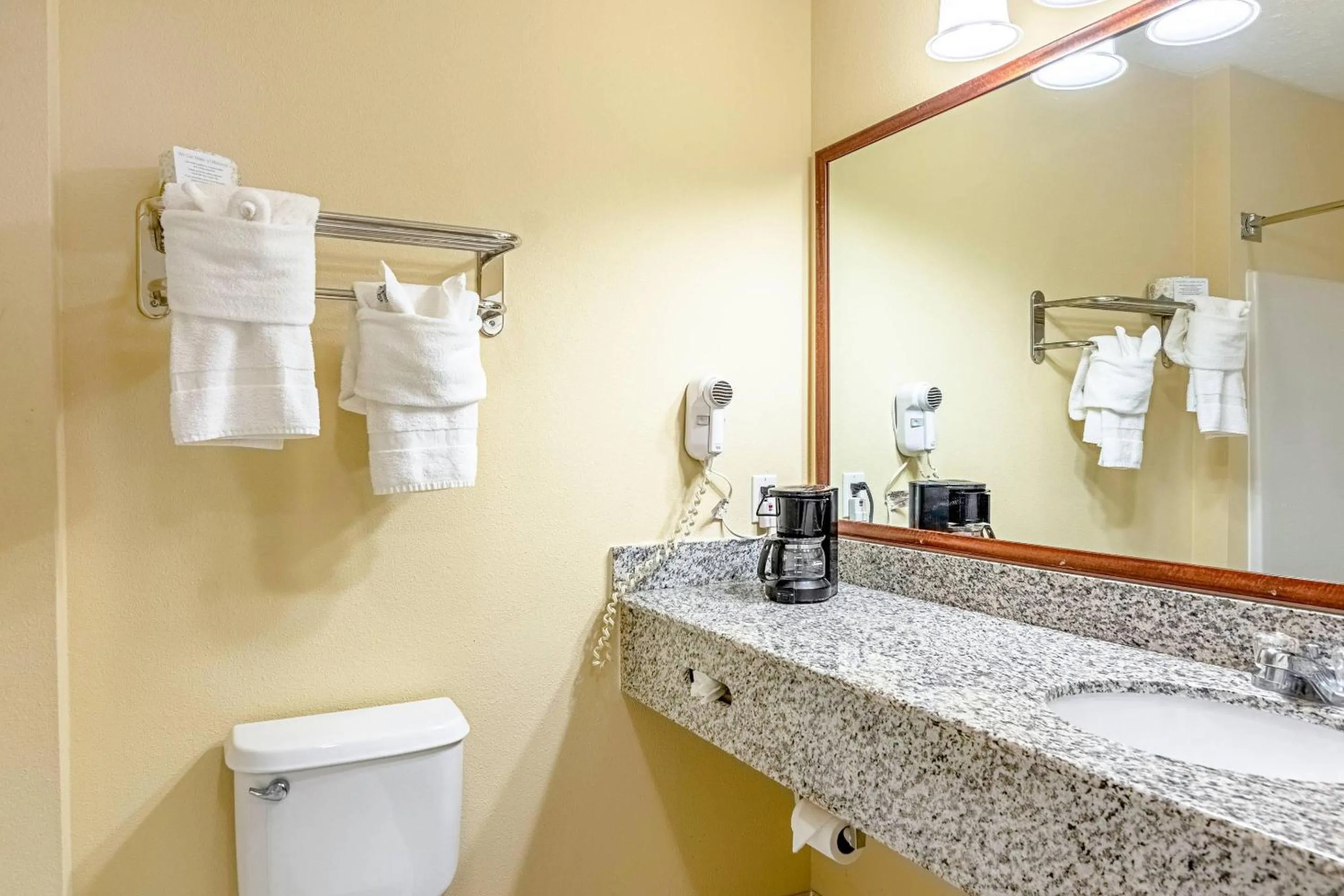 Bedroom in Quality Inn Burkeville Hwy 360 & 460