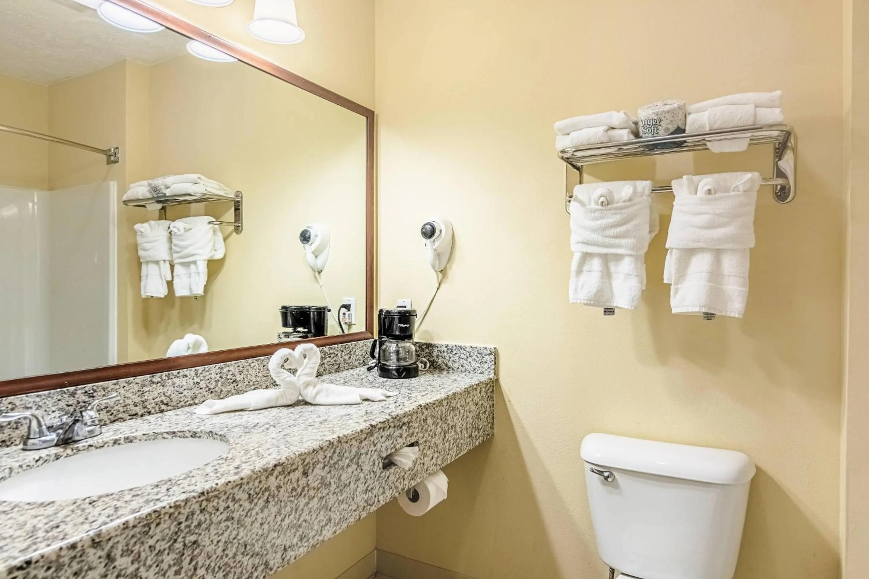 Bedroom in Quality Inn Burkeville Hwy 360 & 460