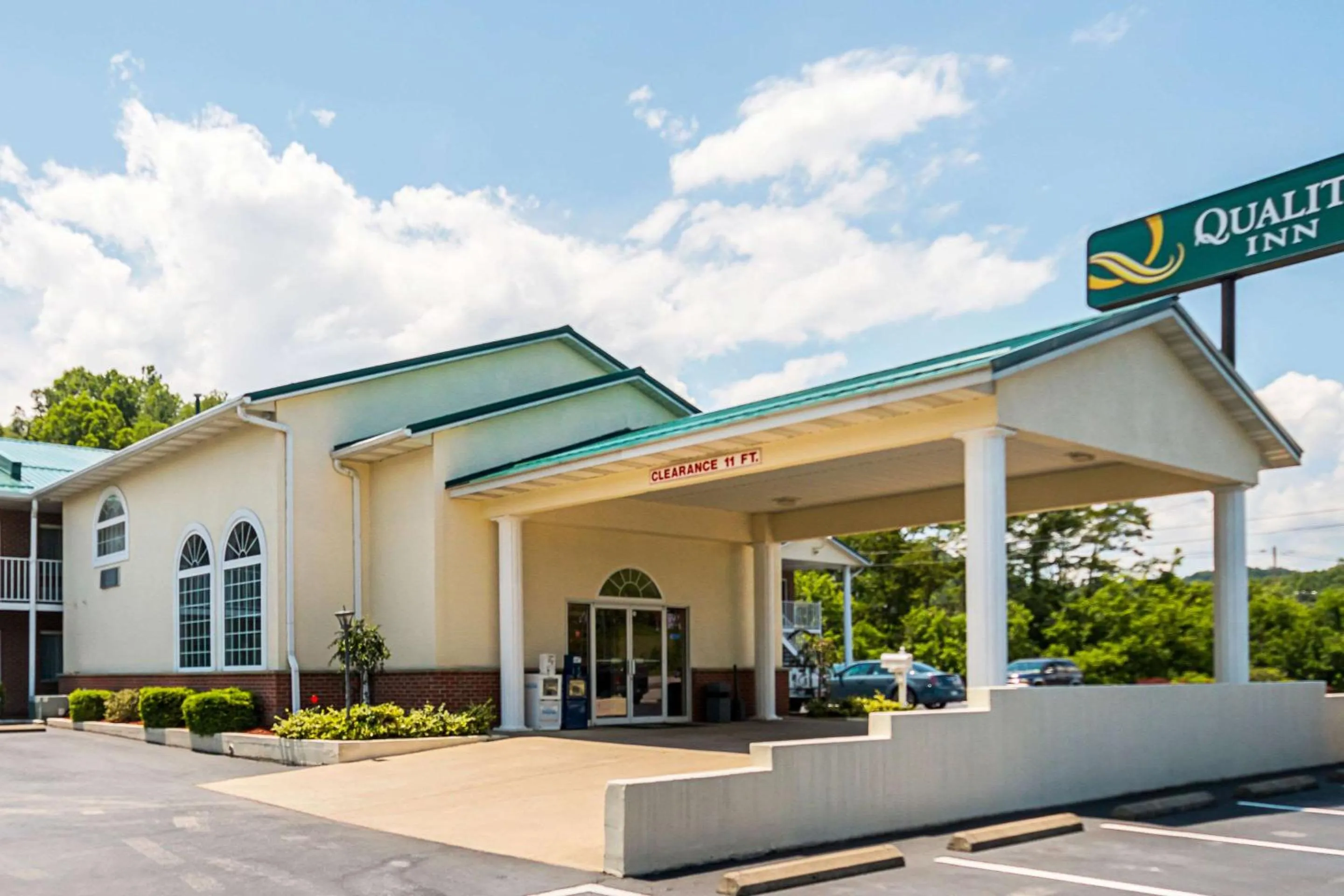 Property building in Quality Inn Weston