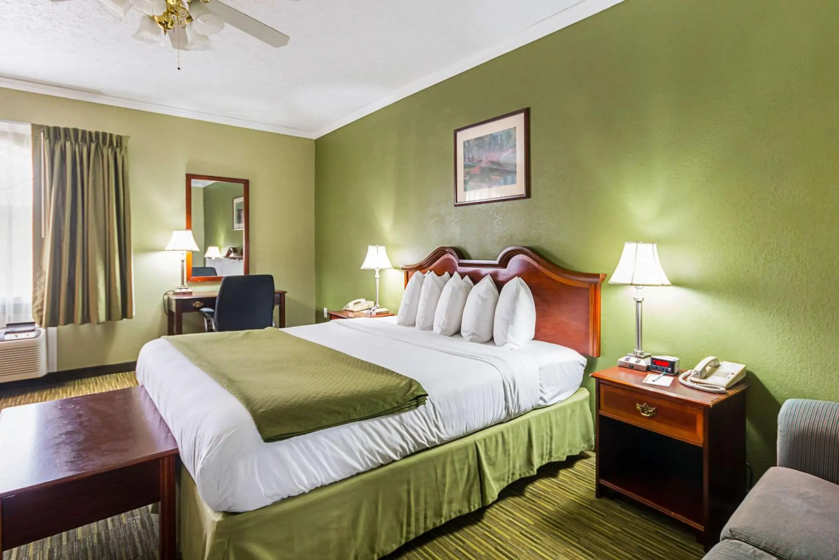 Bedroom, Bed in Quality Inn Bedroom, Bed in Quality Inn