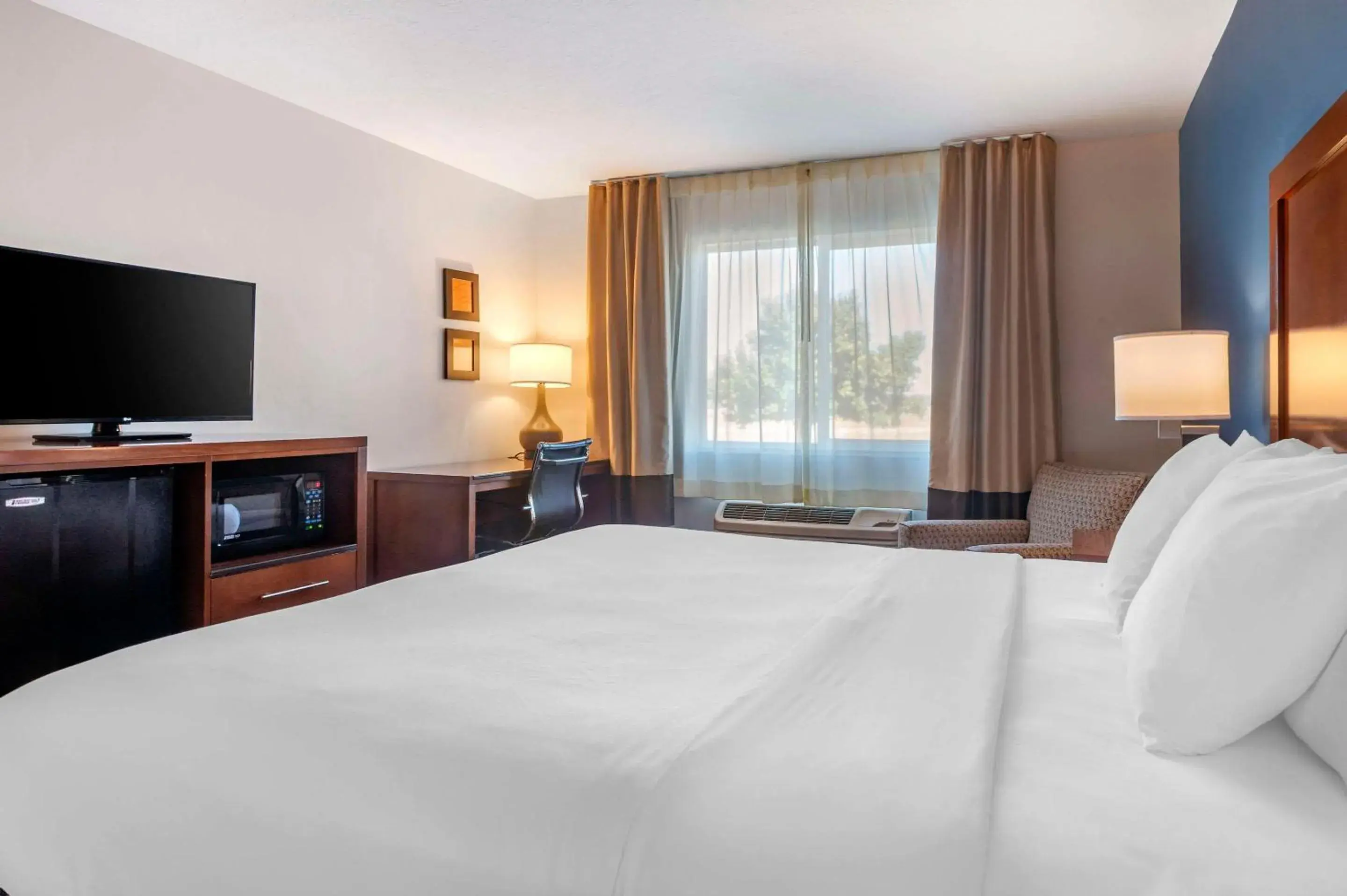 Bedroom, Bed in Comfort Inn & Suites Beaver - Interstate 15 North Bedroom, Bed in Comfort Inn & Suites Beaver - Interstate 15 North