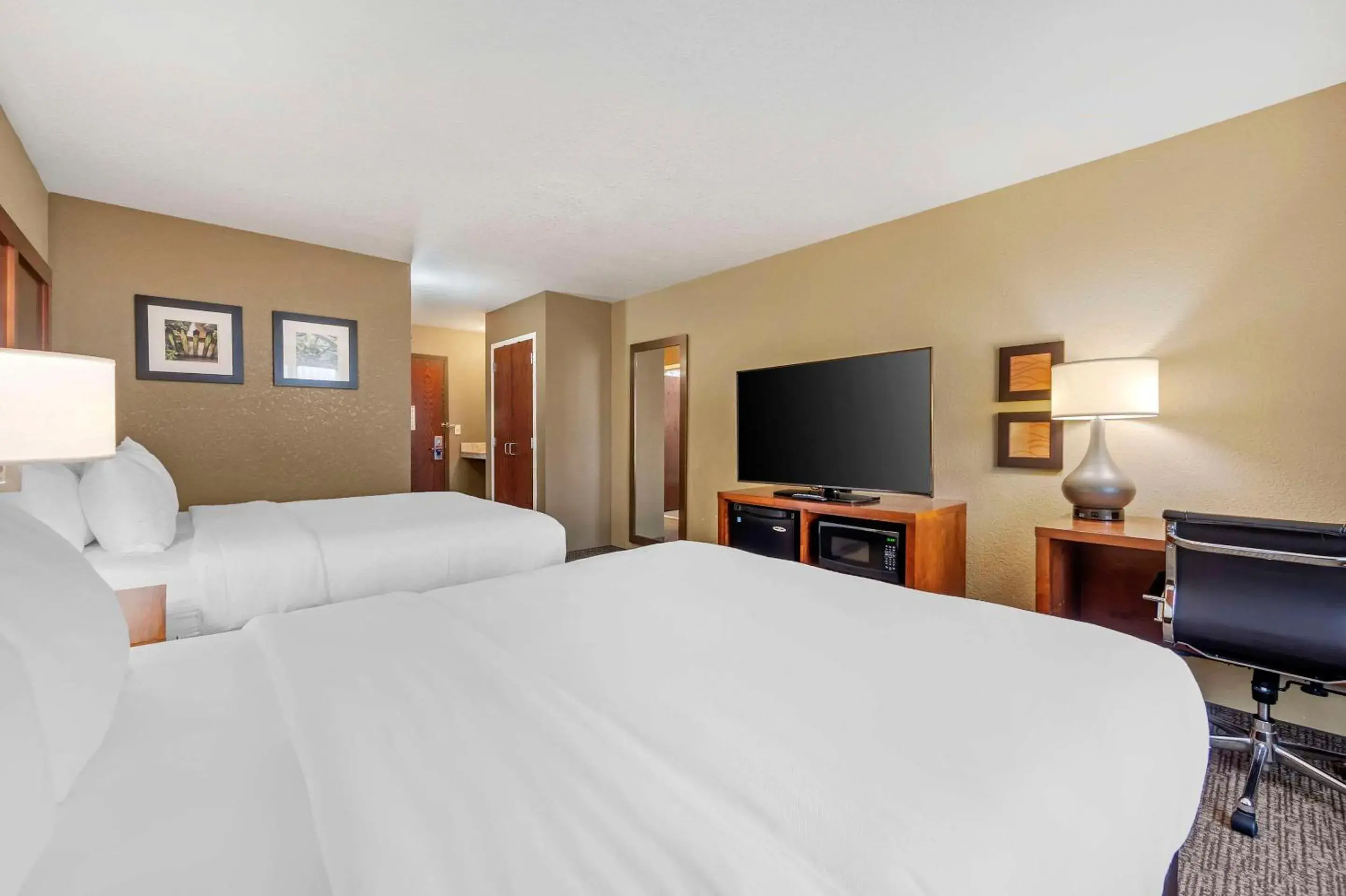 Bedroom, Bed in Comfort Inn & Suites Bedroom, Bed in Comfort Inn & Suites