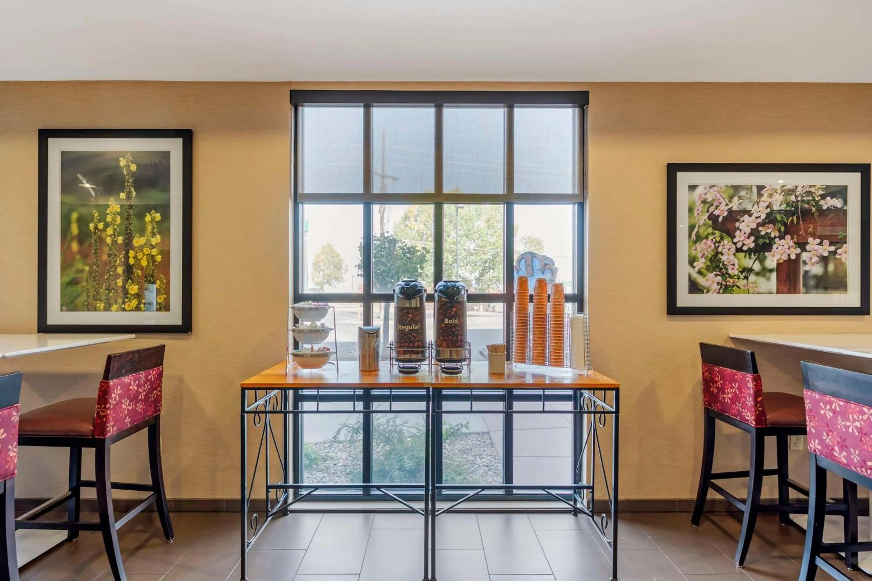 Breakfast in Comfort Inn & Suites