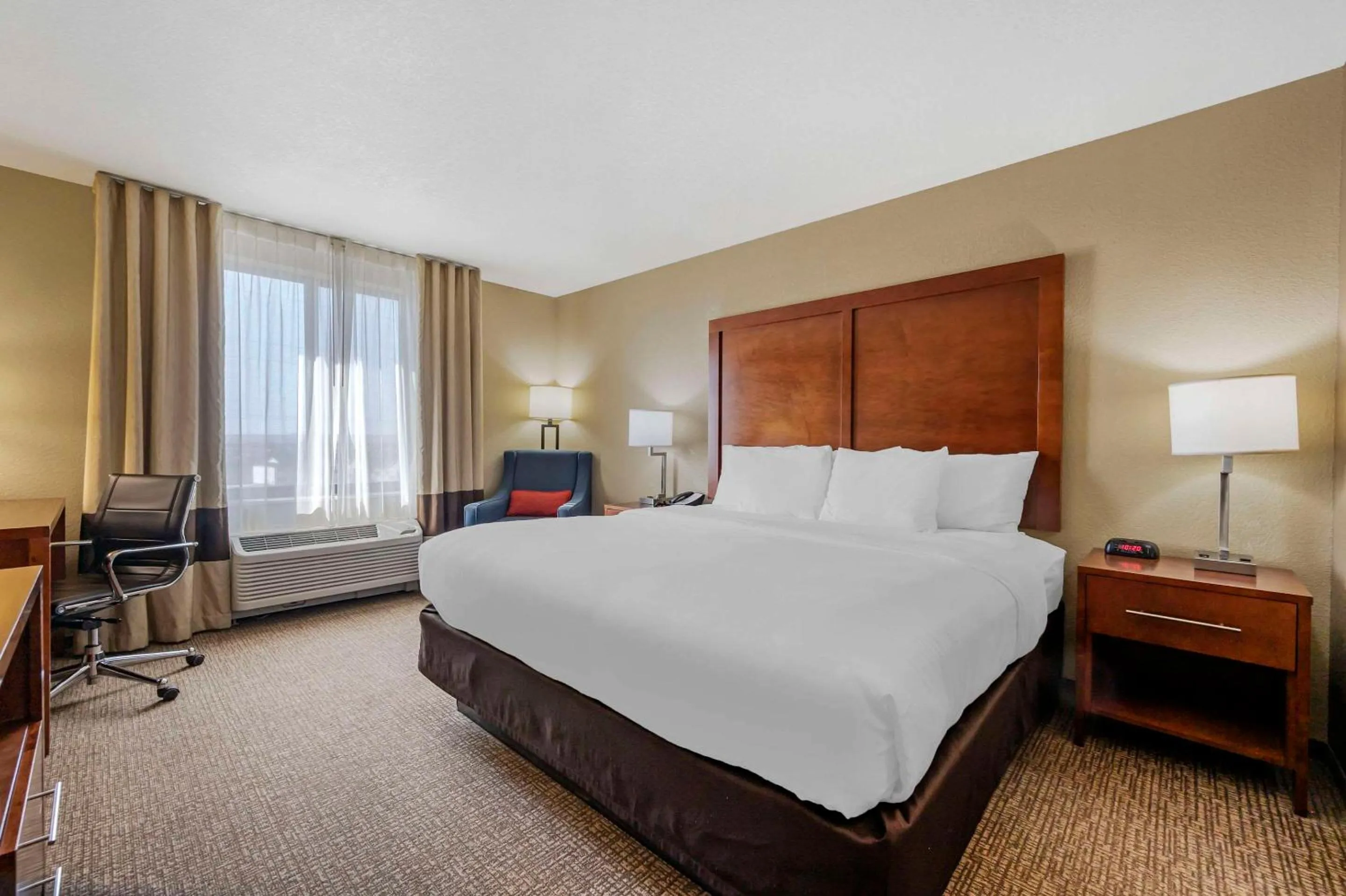 Bedroom, Bed in Comfort Inn & Suites