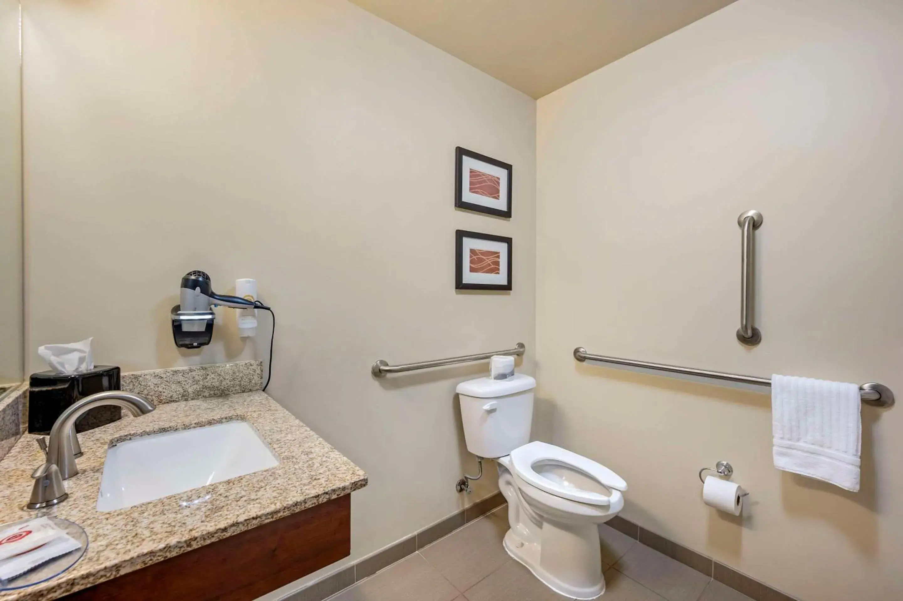 Bedroom in Comfort Inn & Suites Bedroom in Comfort Inn & Suites