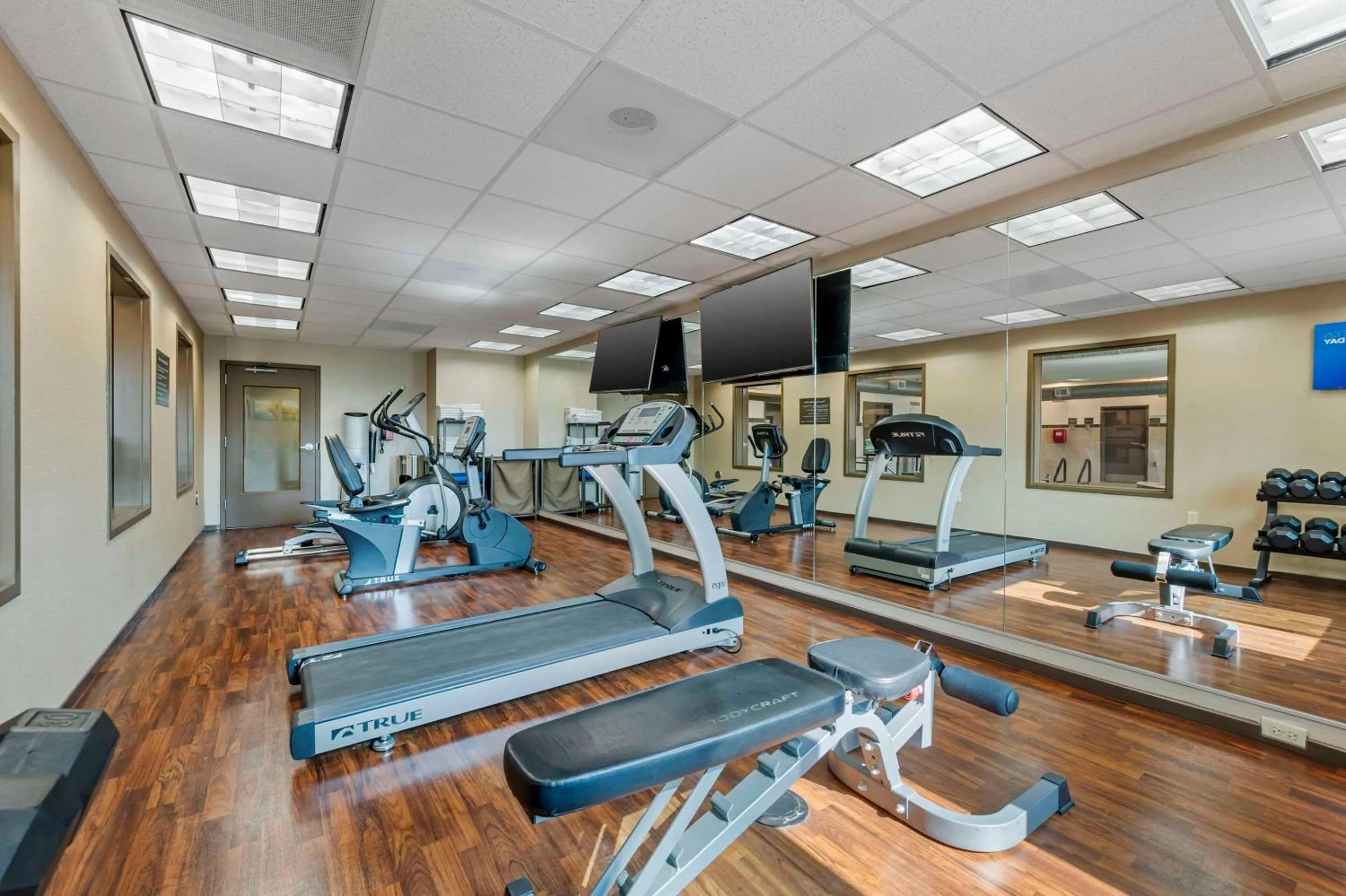 Fitness centre/facilities in Comfort Inn & Suites