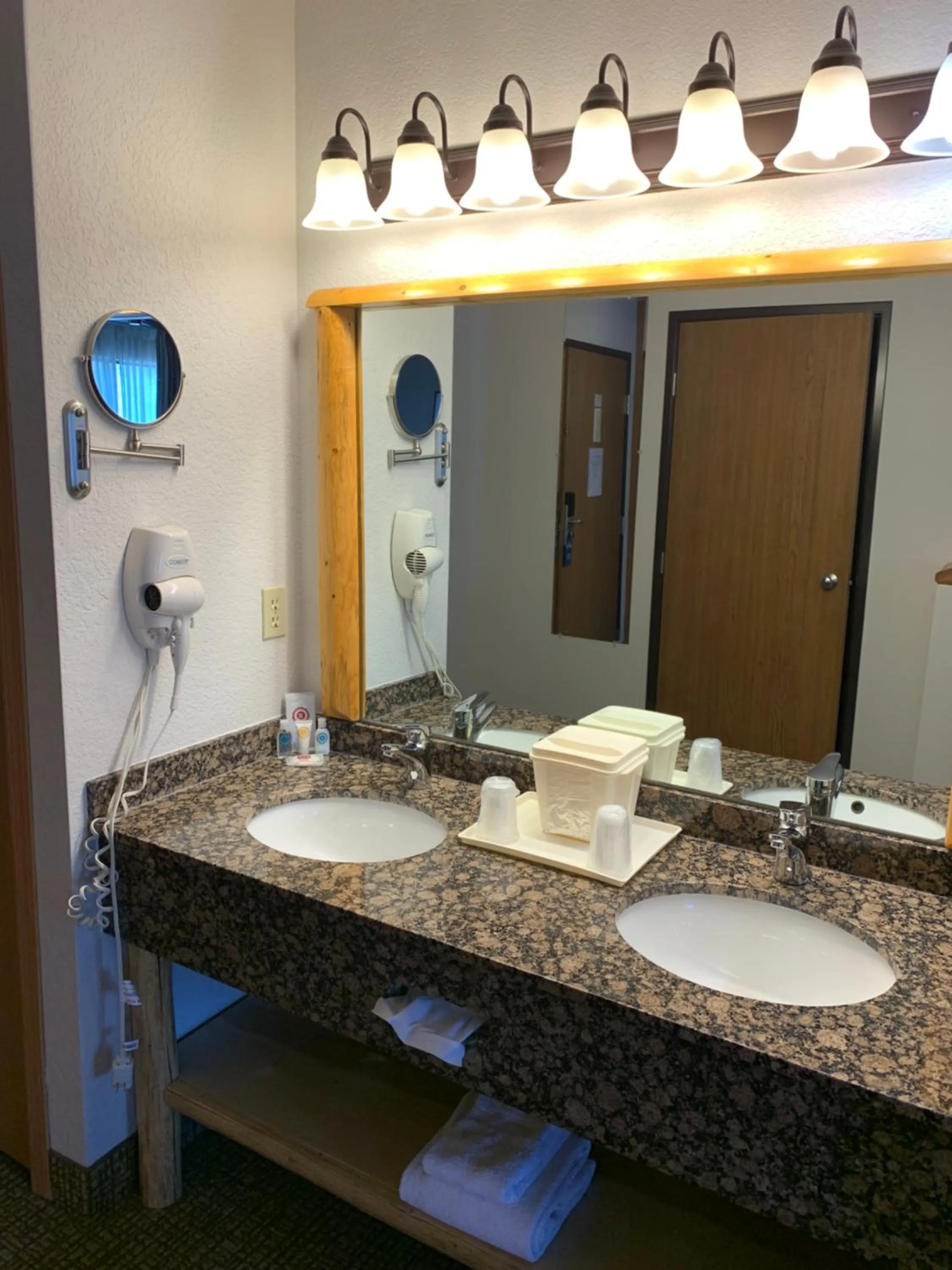 The Antler Lodge - Gardiner