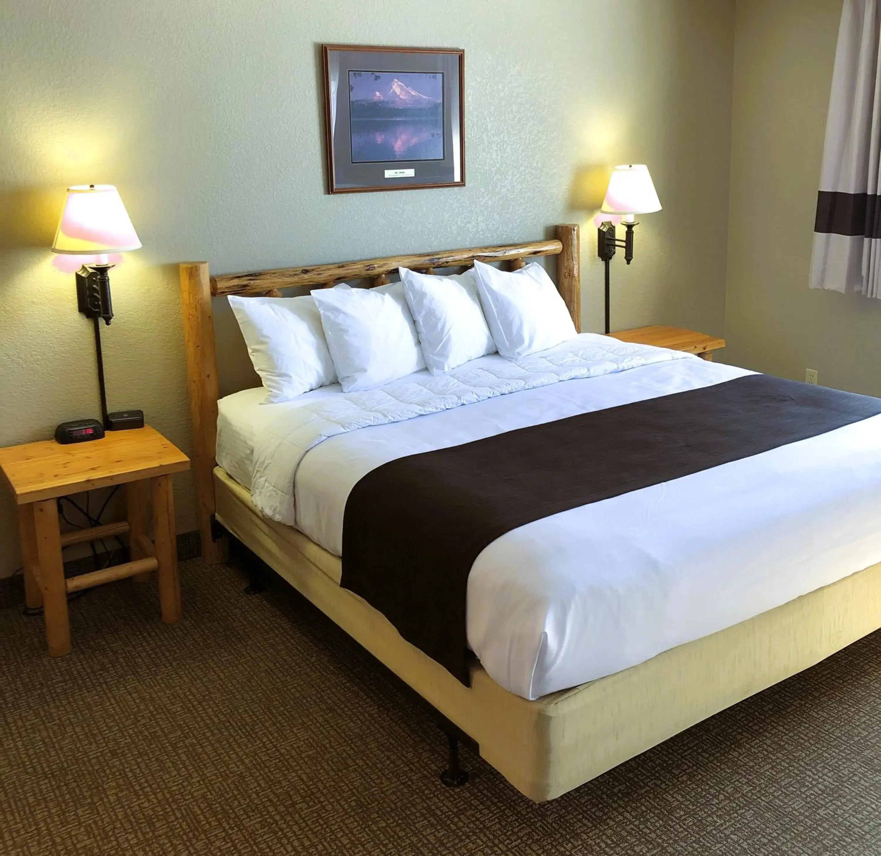 Bed in The Antler Lodge - Gardiner Bed in The Antler Lodge - Gardiner