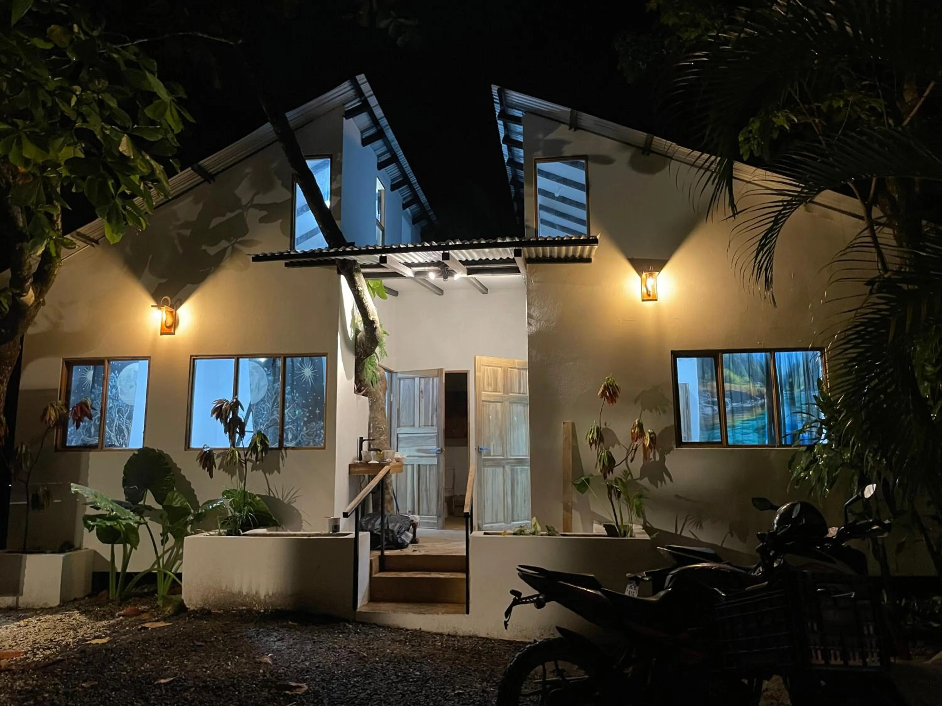Akih Pods Hostel