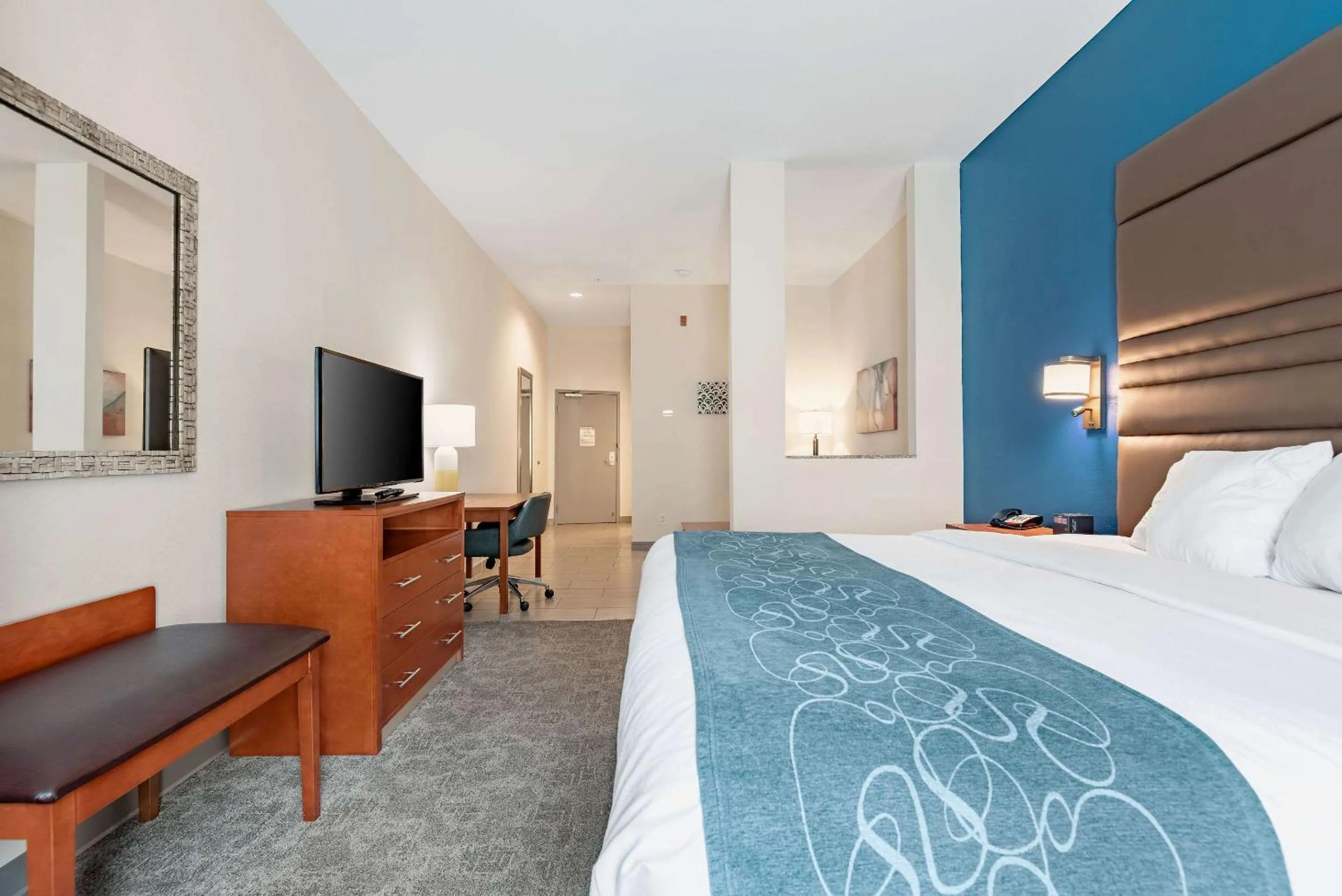 Bedroom, Bed in Comfort Suites Denham Springs