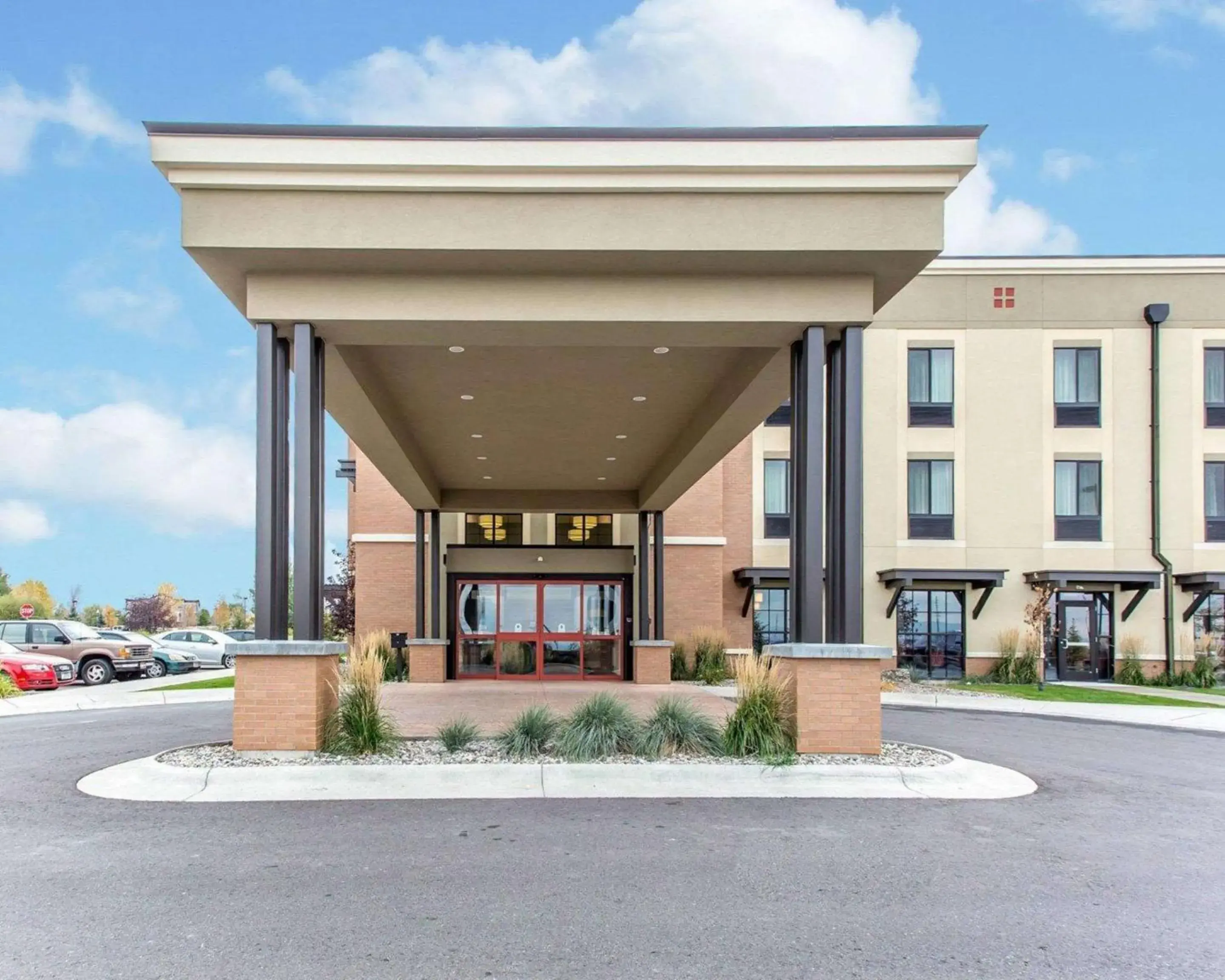 Property building in Comfort Suites Airport-University Property building in Comfort Suites Airport-University