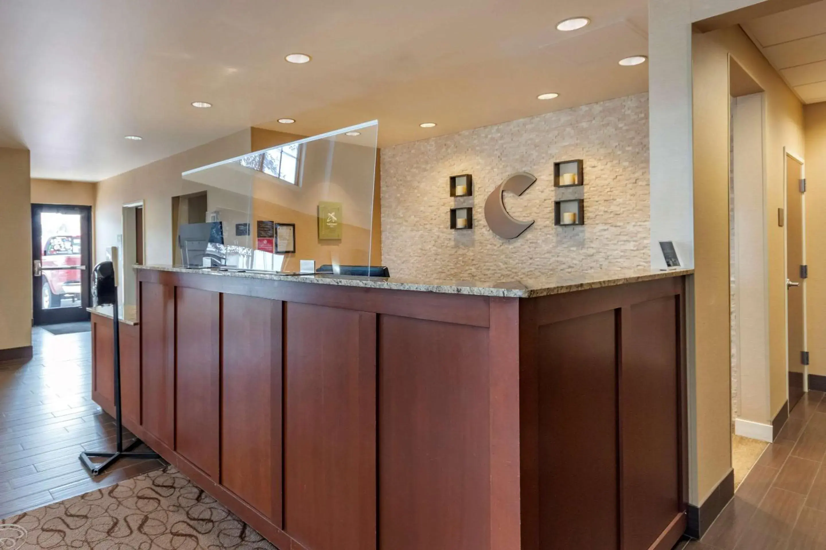 Lobby or reception in Comfort Suites Airport-University Lobby or reception in Comfort Suites Airport-University