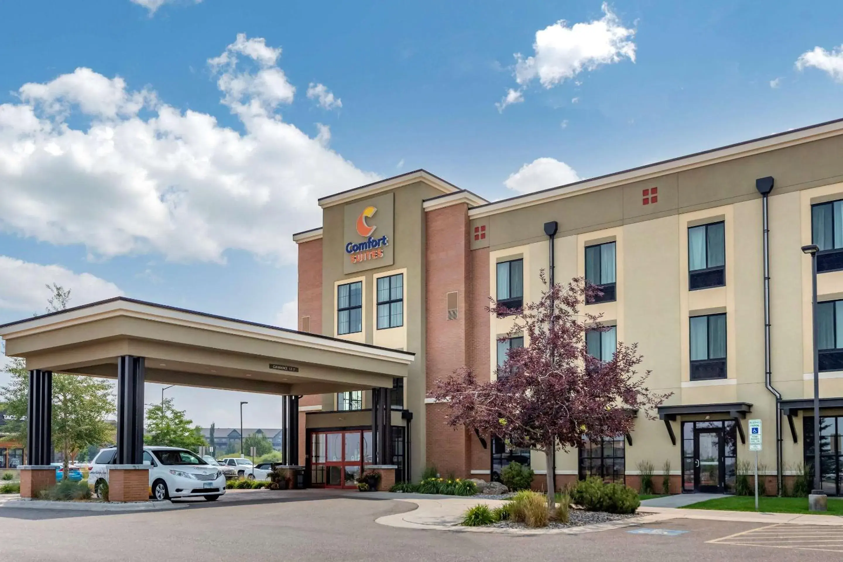 Property building in Comfort Suites Airport-University Property building in Comfort Suites Airport-University