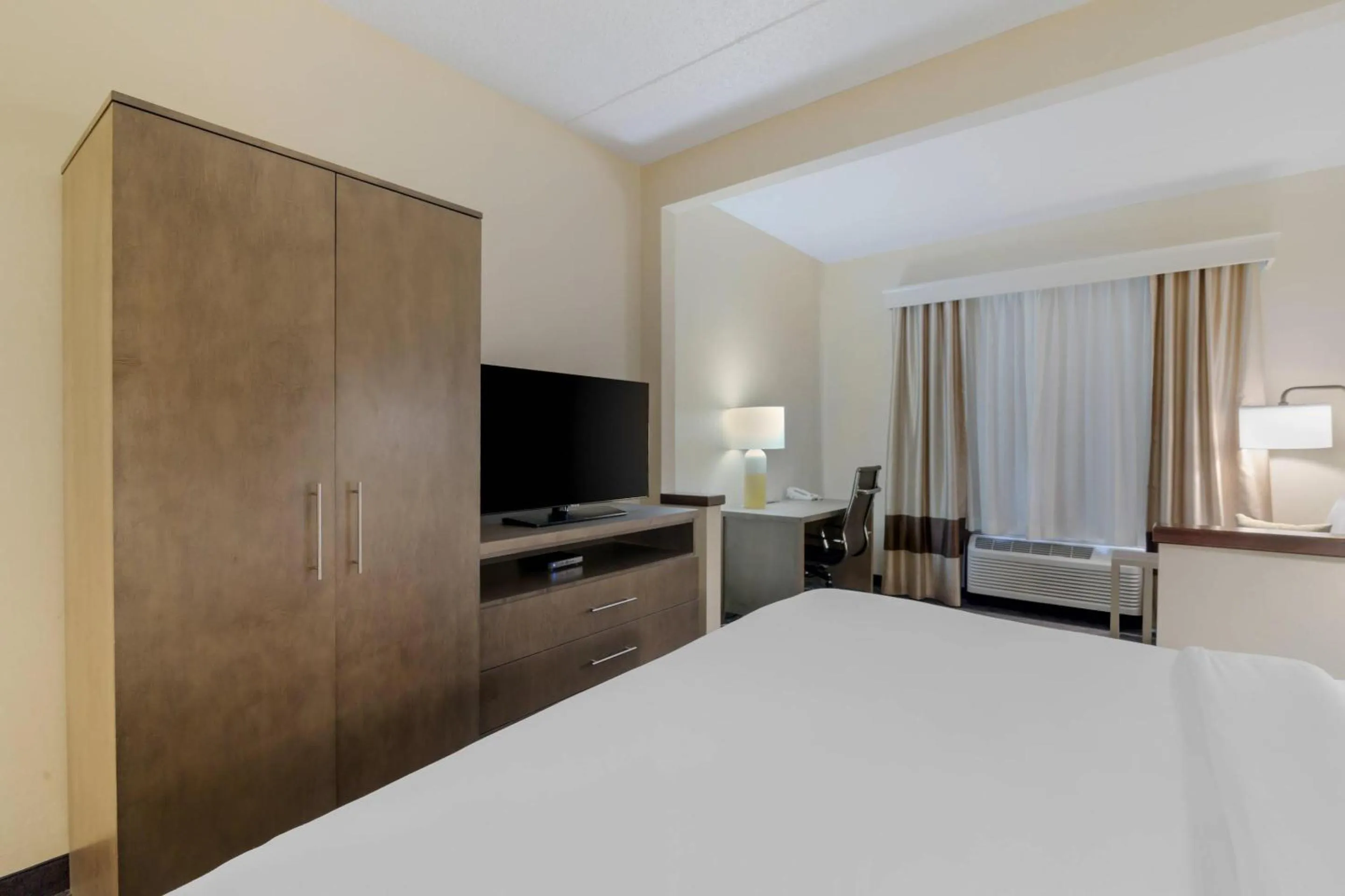 Bedroom in Comfort Inn Bismarck