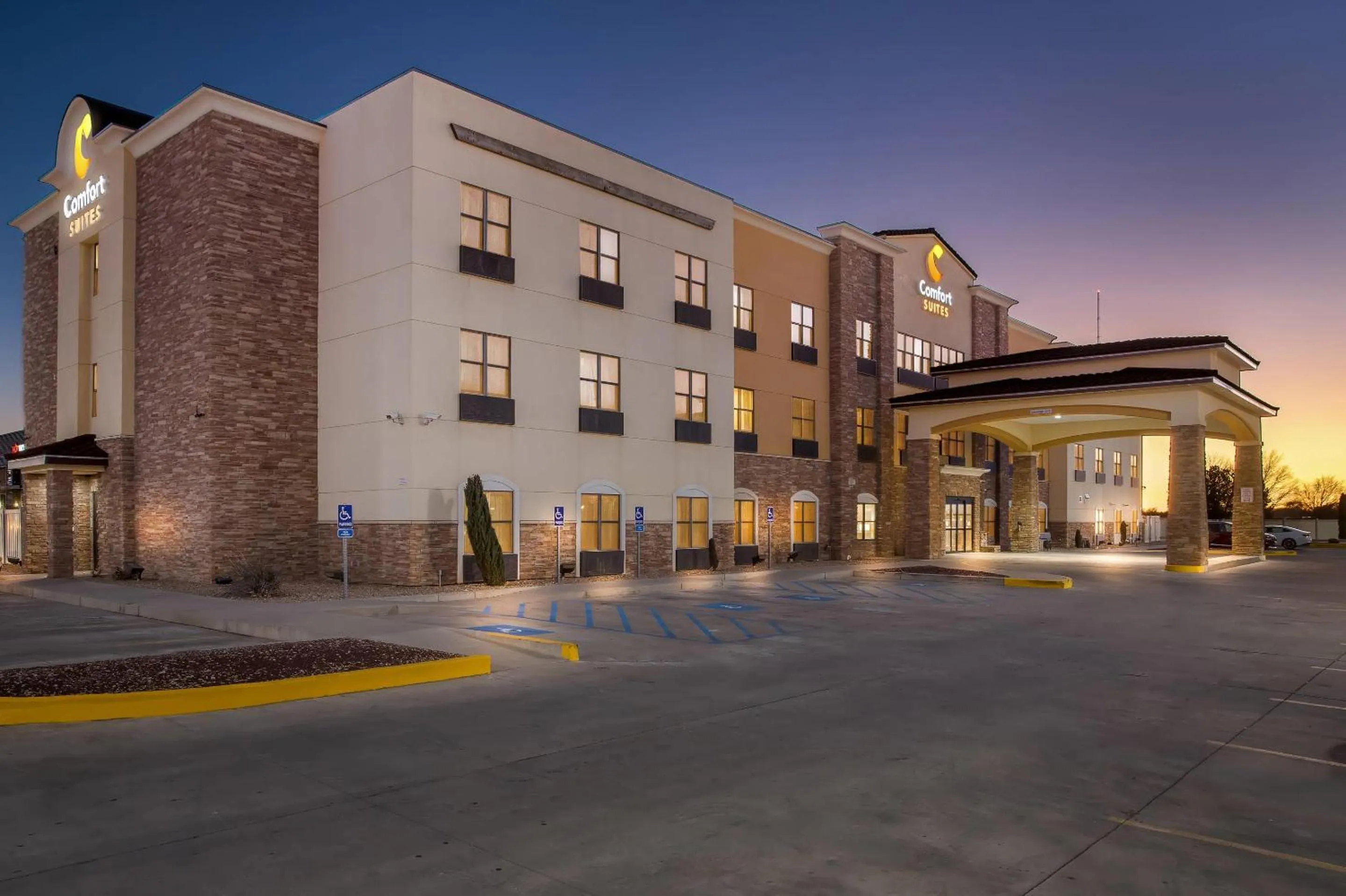 Property building in Comfort Suites Roswell North