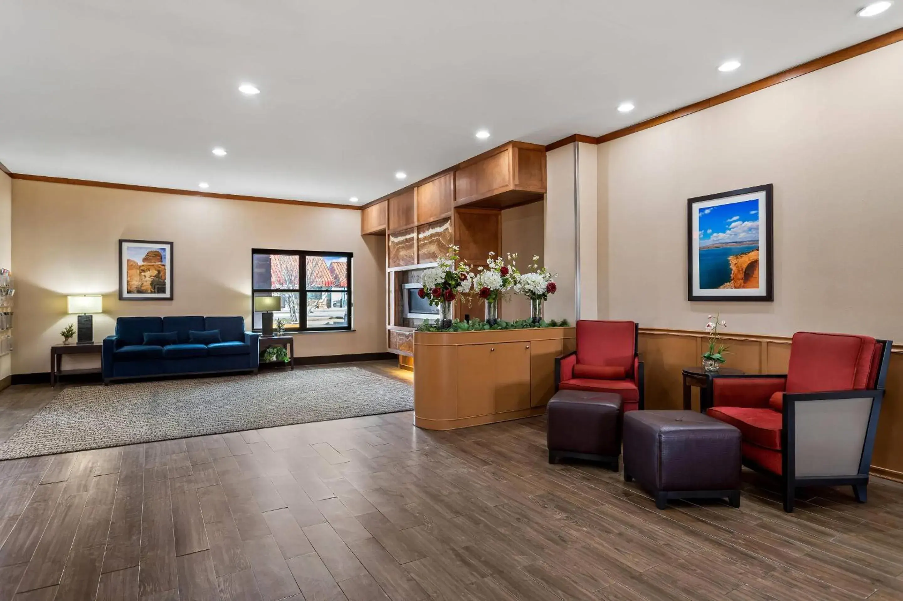 Lobby or reception in Comfort Suites Roswell North Lobby or reception in Comfort Suites Roswell North