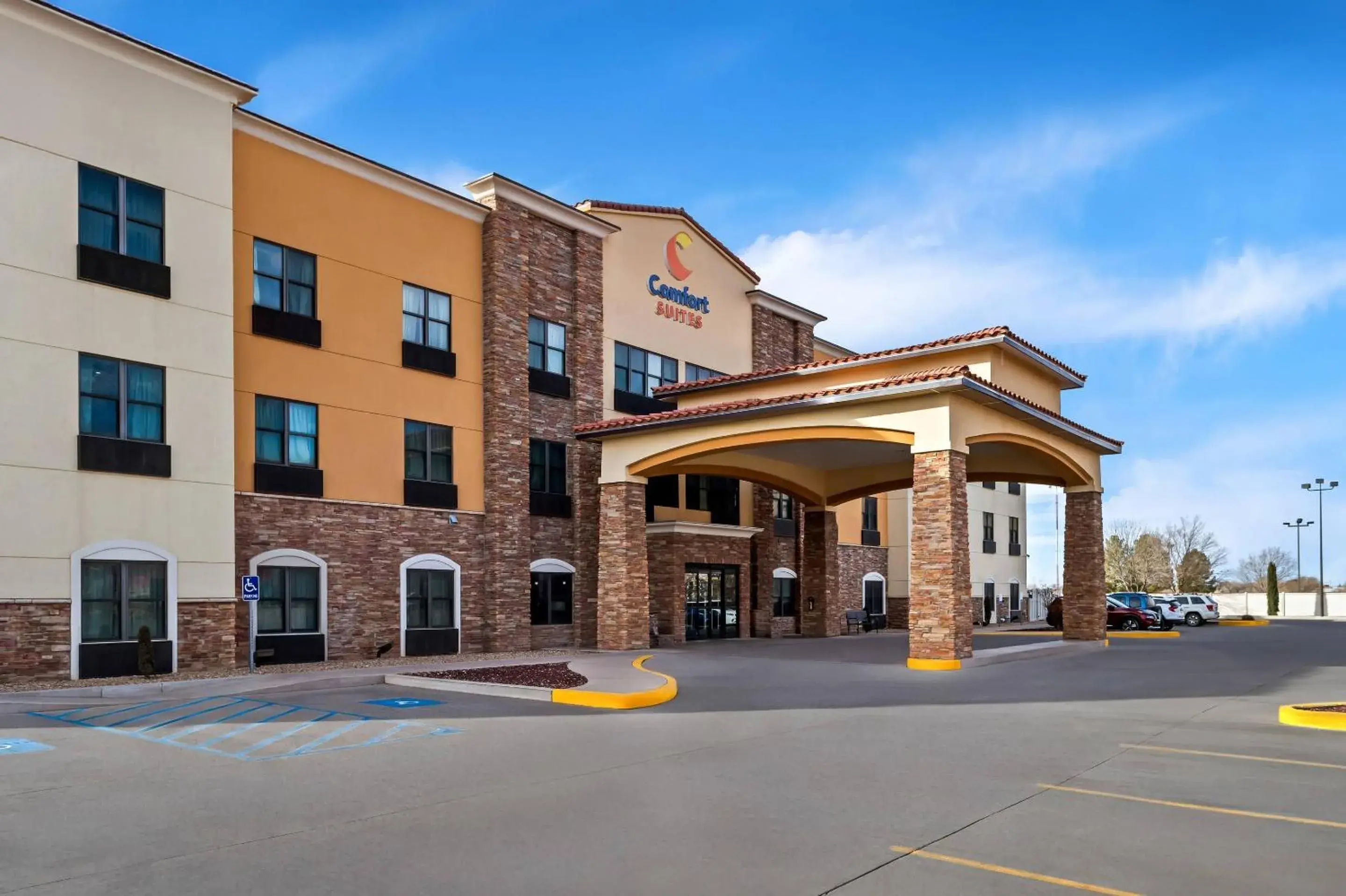 Property building in Comfort Suites Roswell North Property building in Comfort Suites Roswell North