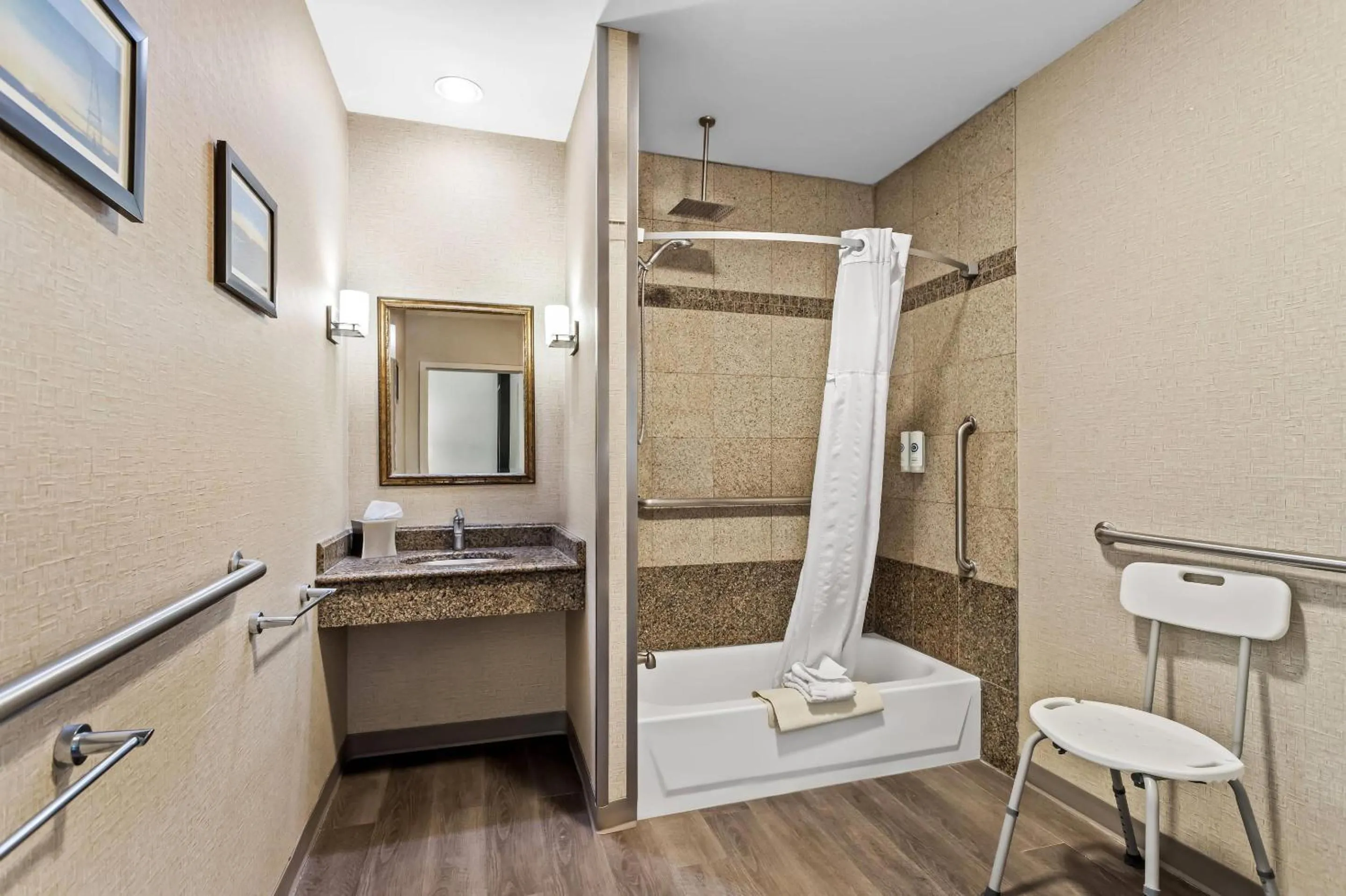 Bedroom in Comfort Suites Roswell North