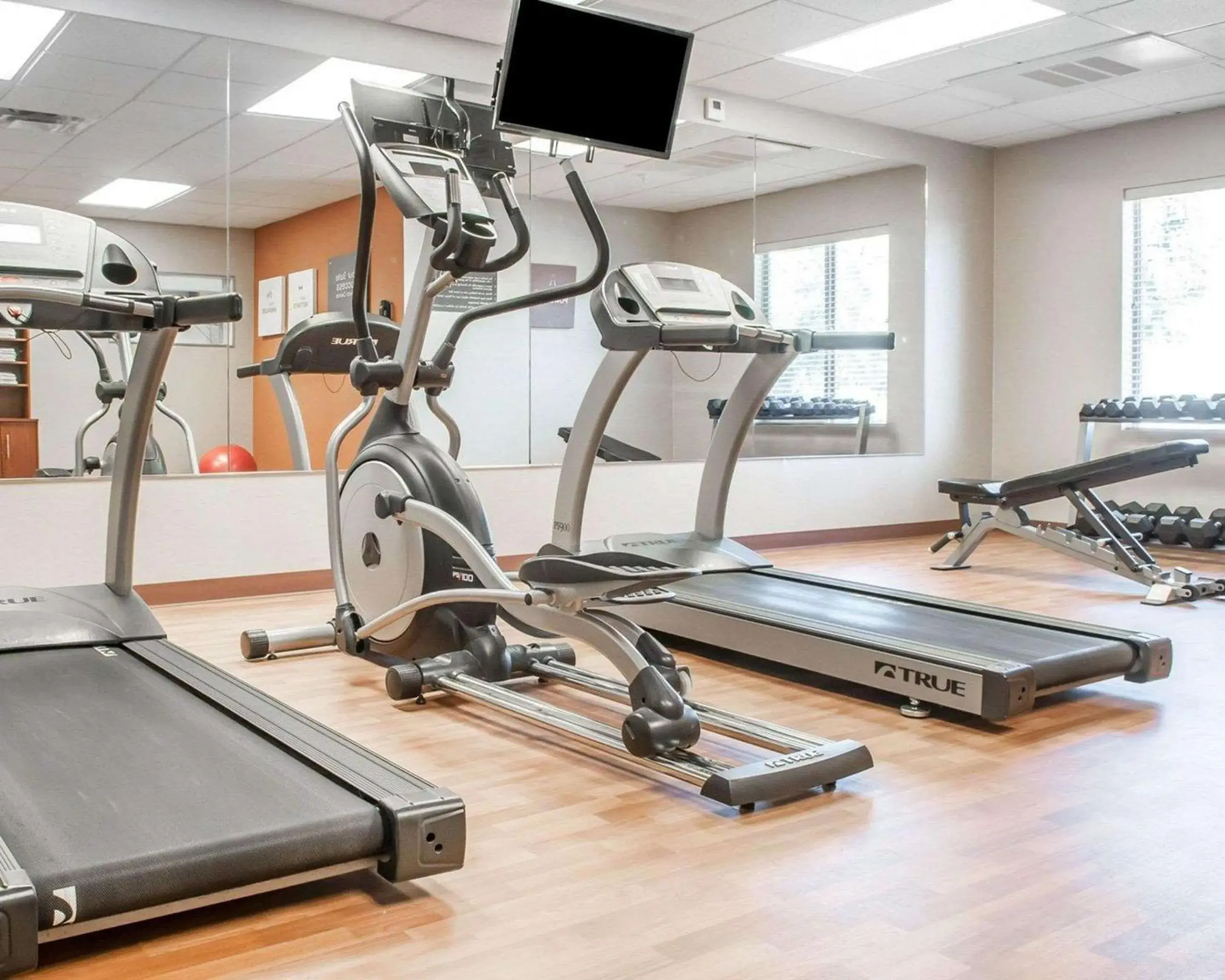 Fitness centre/facilities in Comfort Suites Farmington Fitness centre/facilities in Comfort Suites Farmington