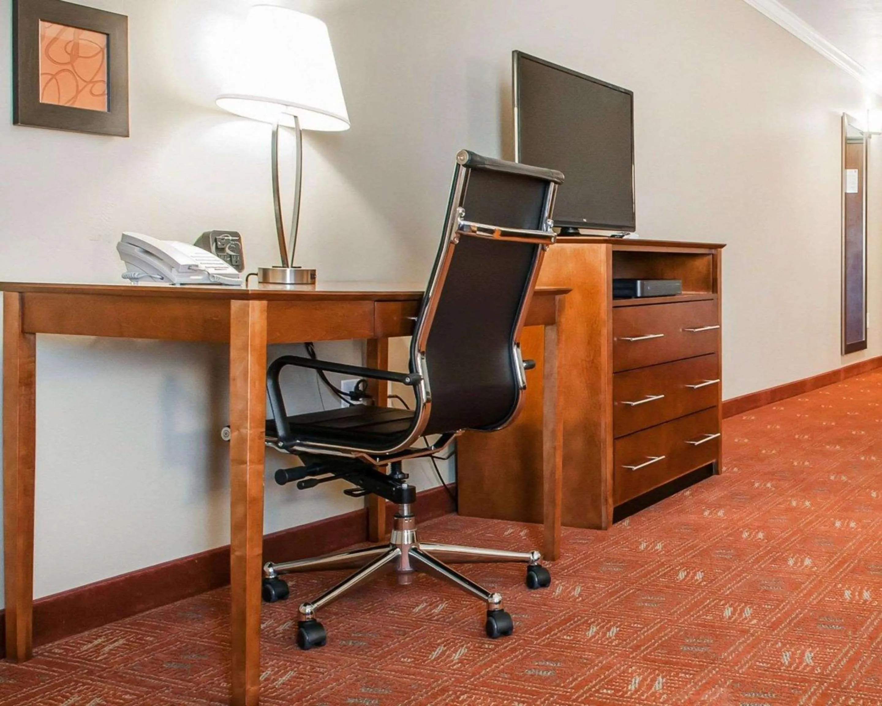 Bedroom in Comfort Suites Farmington