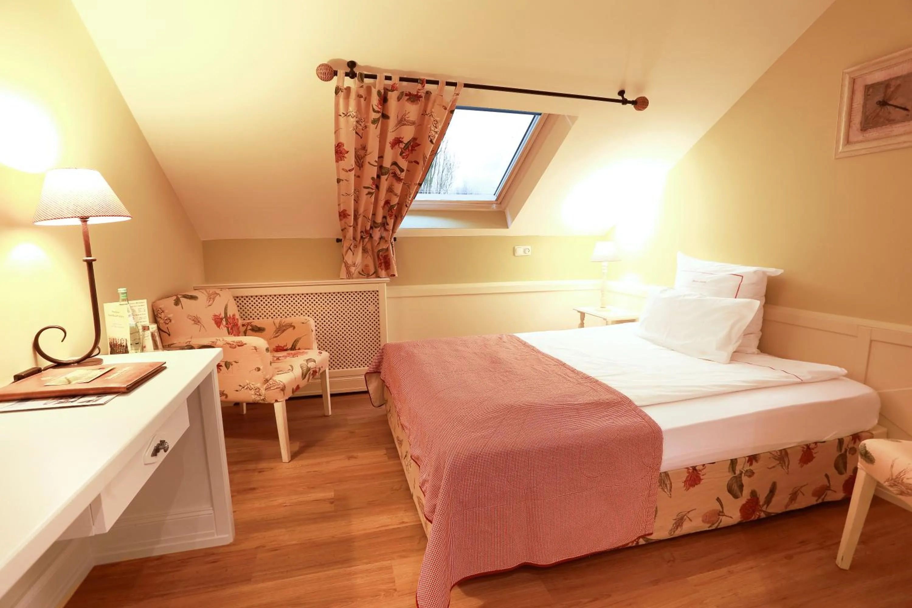 Bedroom, Bed in Blesius Garten