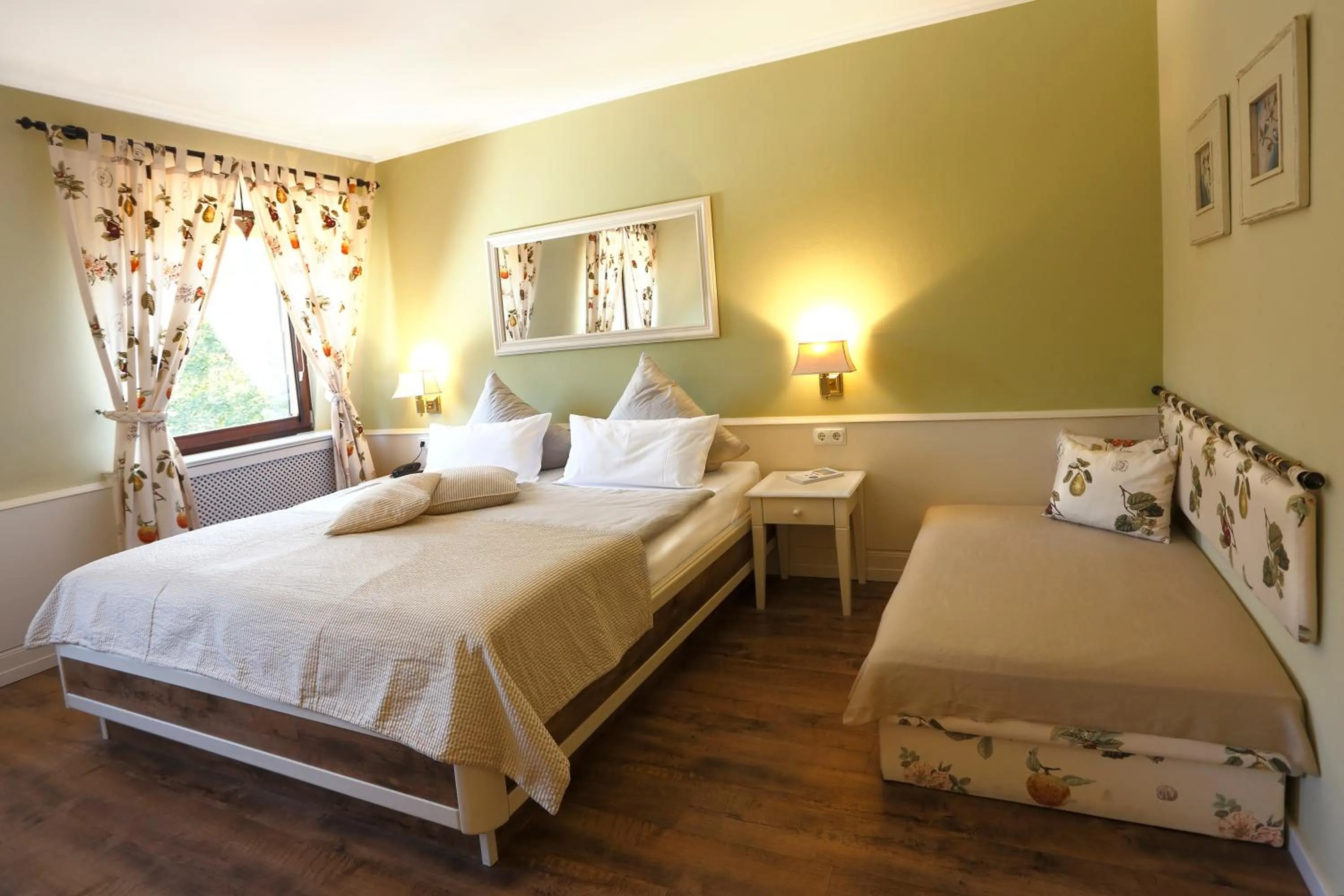 Bedroom, Bed in Blesius Garten