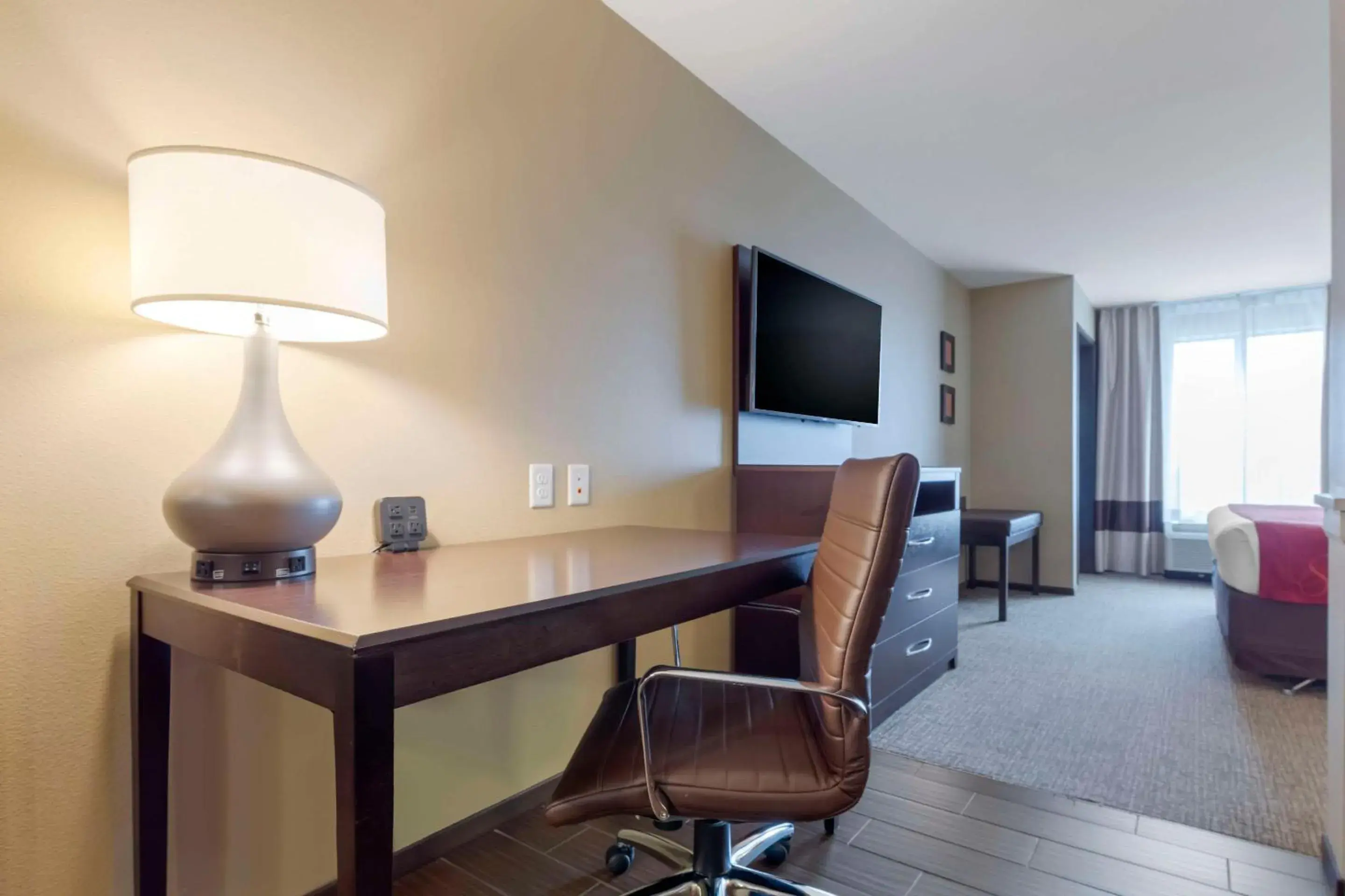 Bedroom, TV/Entertainment Center in Comfort Suites & Conference Center Worthington Bedroom, TV/Entertainment Center in Comfort Suites & Conference Center Worthington