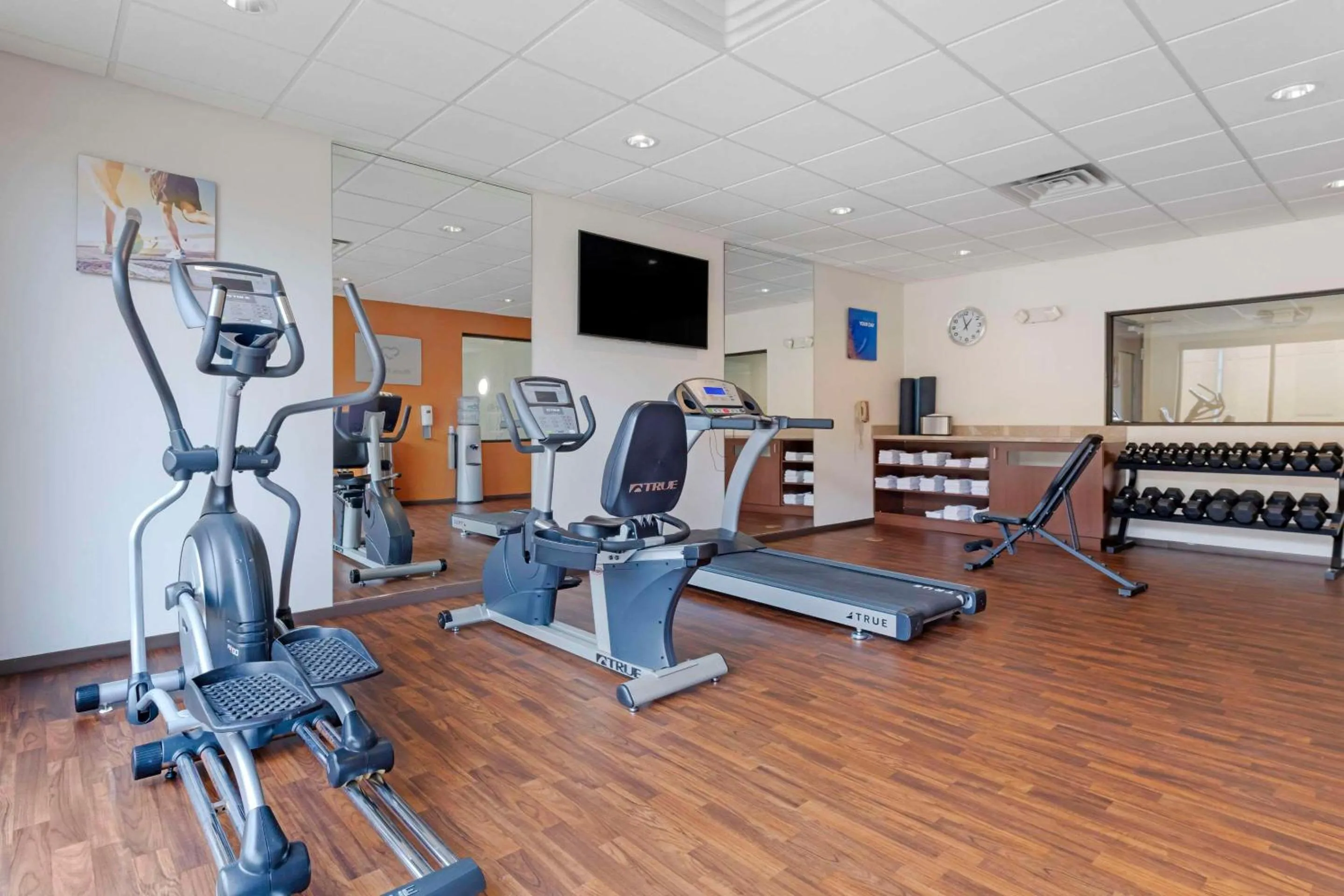 Fitness centre/facilities, Fitness Center/Facilities in Comfort Suites & Conference Center Worthington