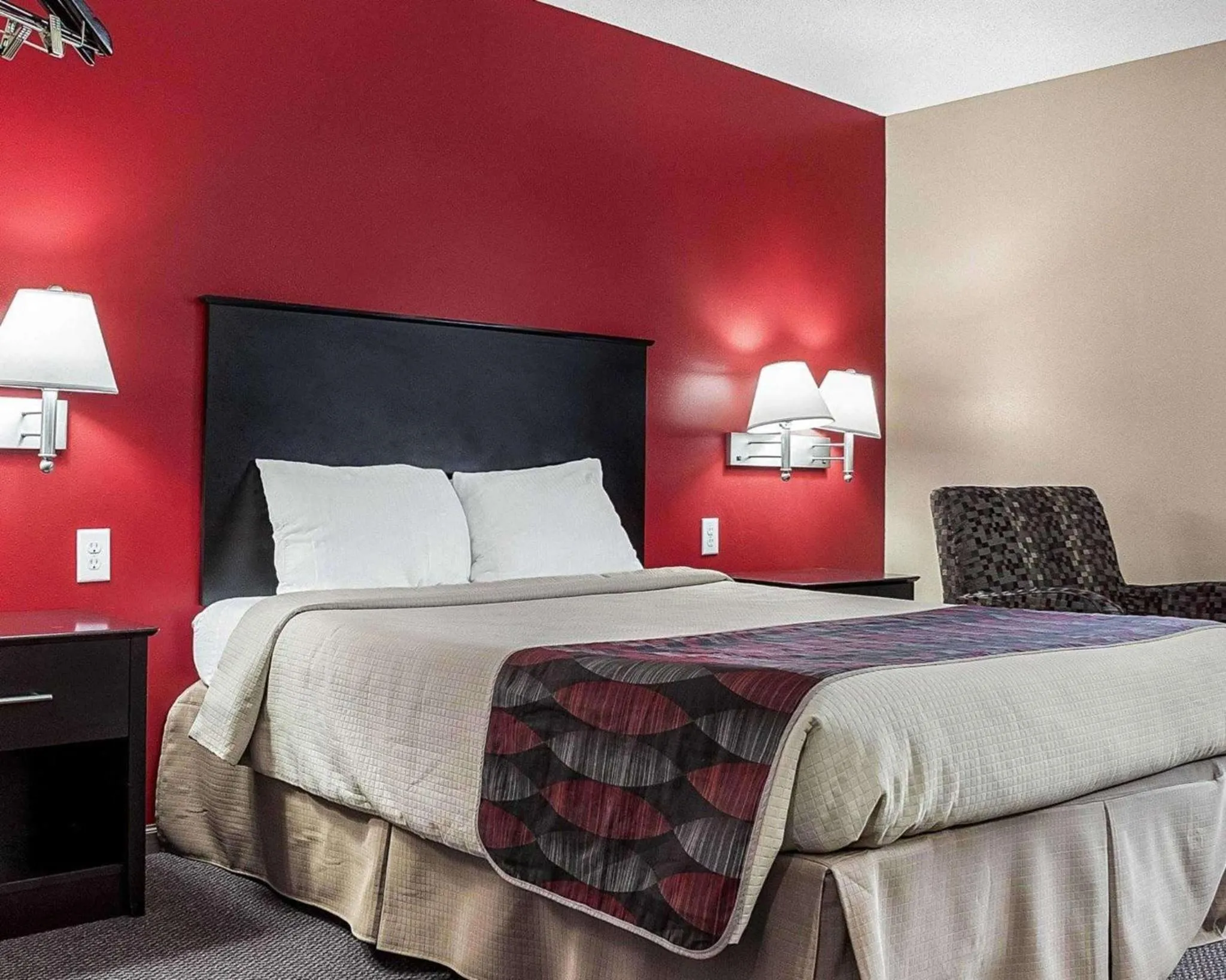 Photo of the whole room, Bed in Econo Lodge