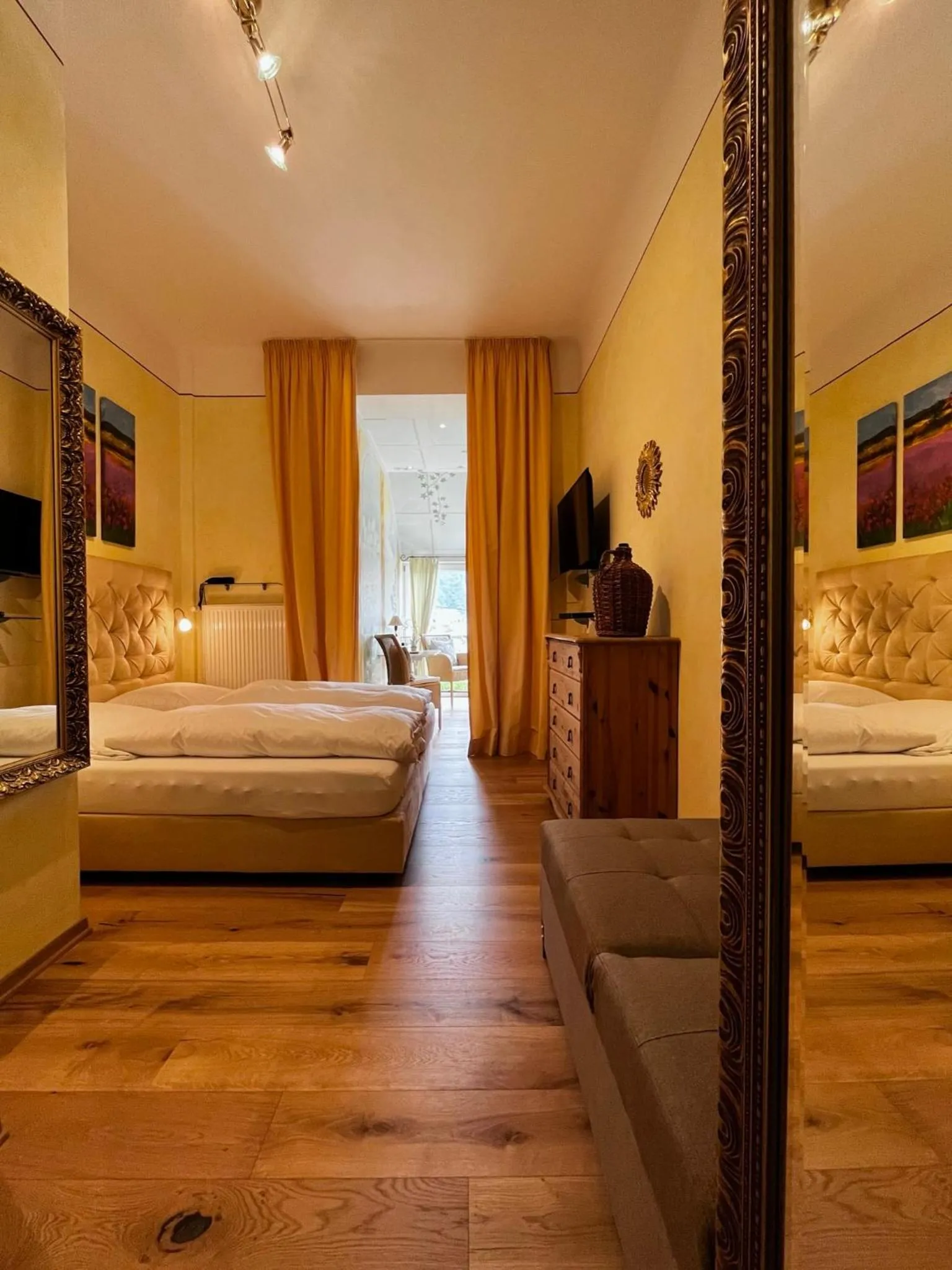 TV and multimedia, Bed in PARK VILLA zentral am Mittelrhein Zimmer&Apartments Self check in Aparthotel