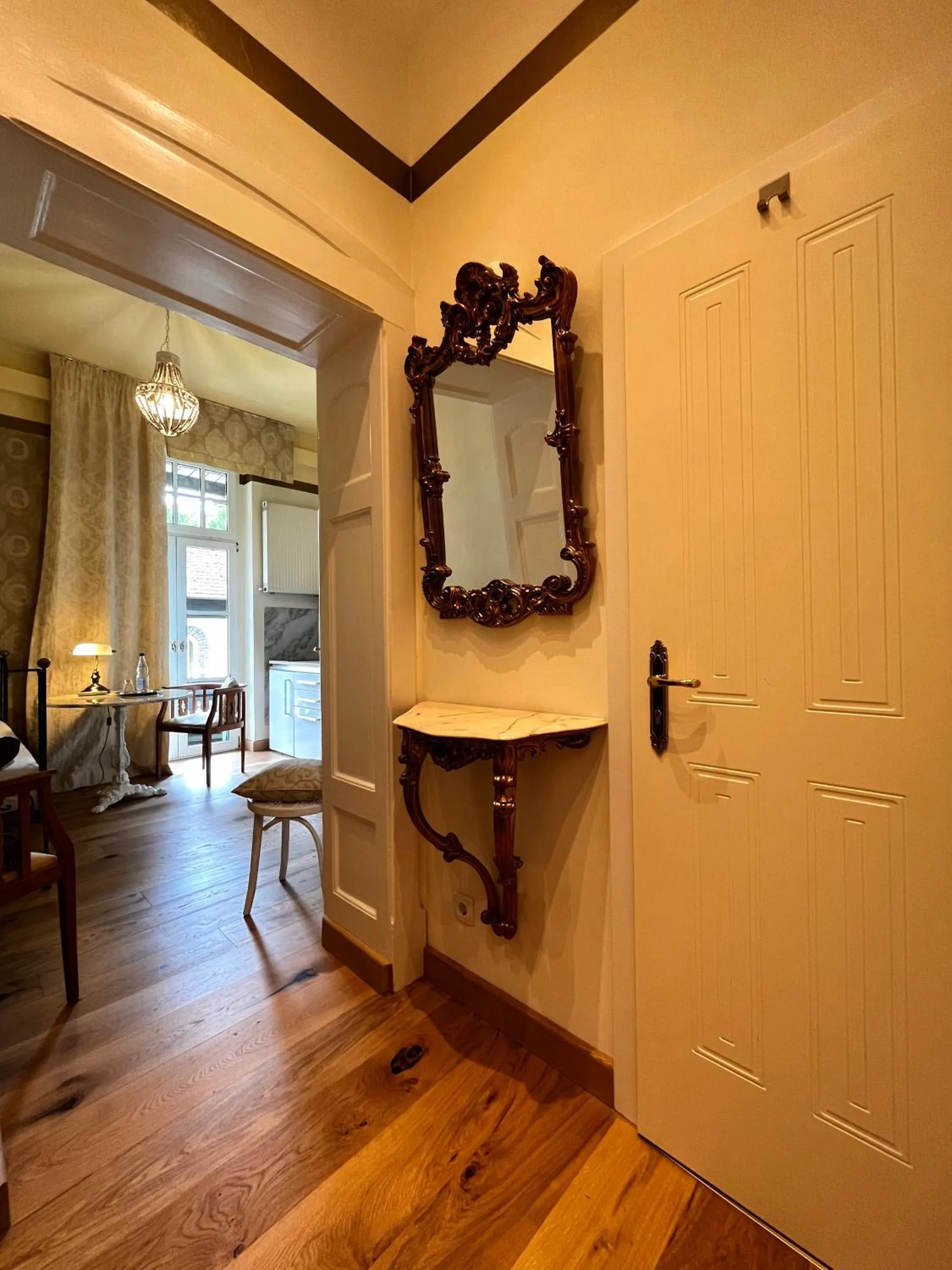 Photo of the whole room in PARK VILLA zentral am Mittelrhein Zimmer&Apartments Self check in Aparthotel