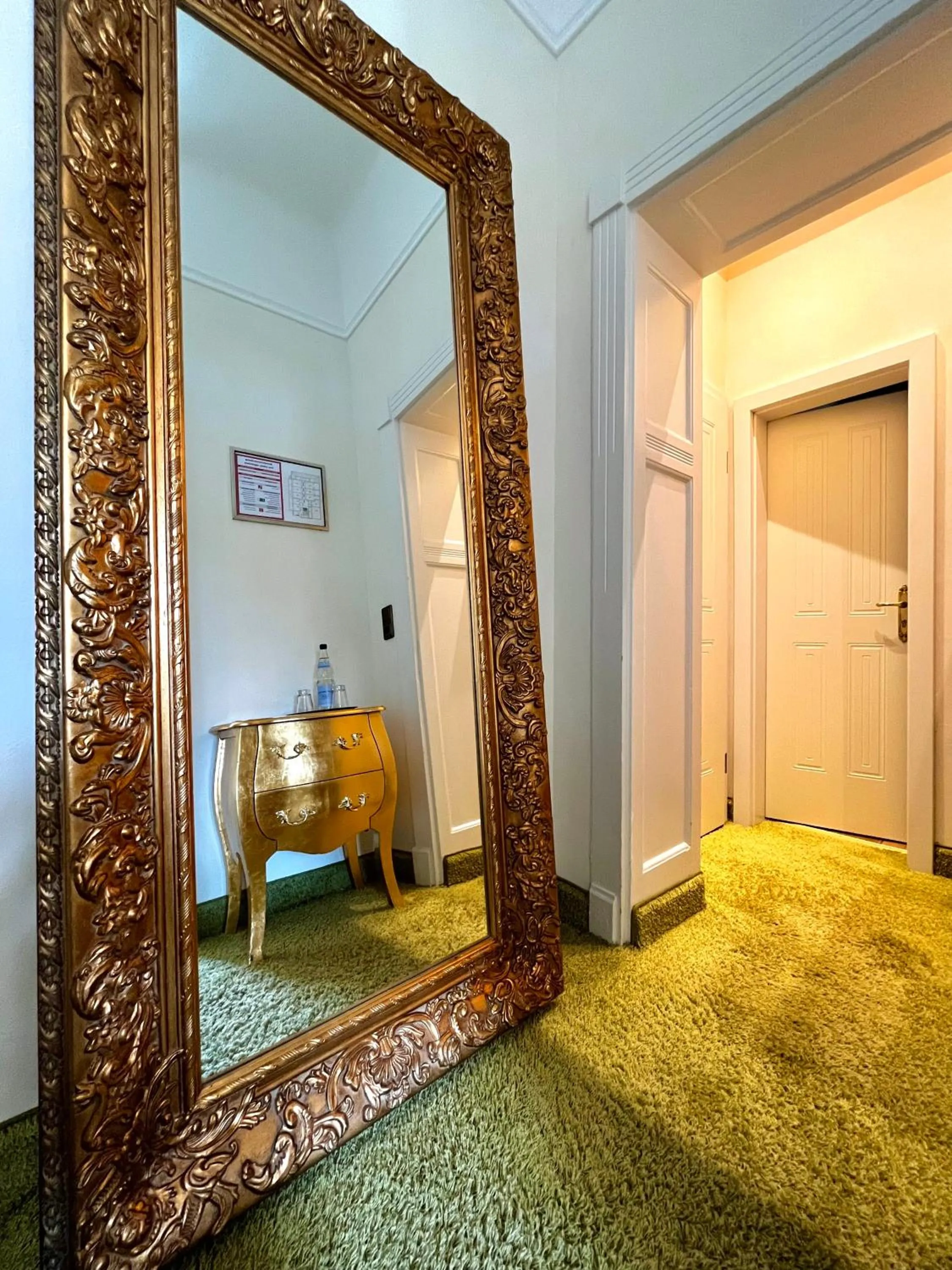 Photo of the whole room, Bed in PARK VILLA zentral am Mittelrhein Zimmer&Apartments Self check in Aparthotel