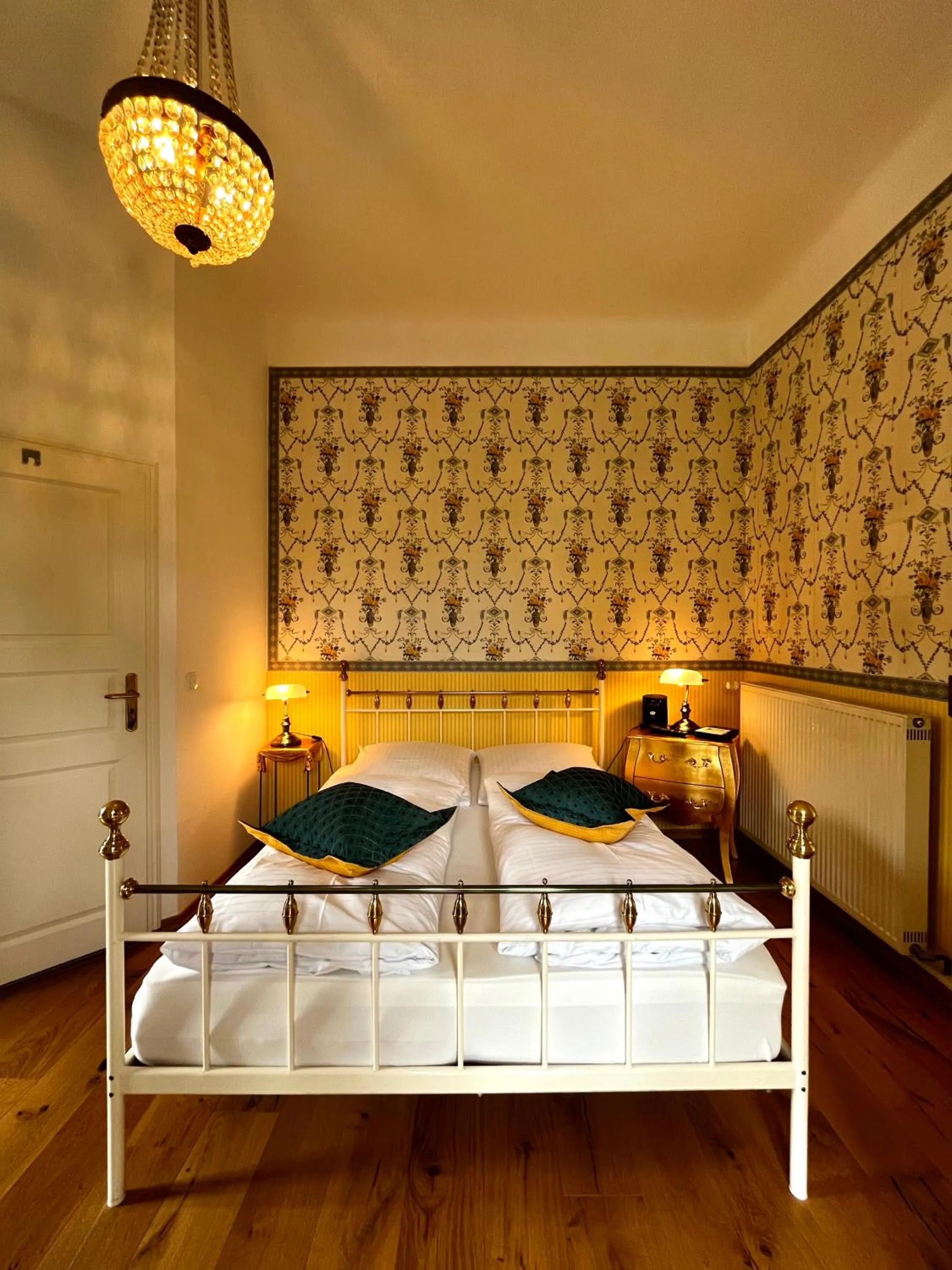 Bed in PARK VILLA zentral am Mittelrhein Zimmer&Apartments Self check in Aparthotel