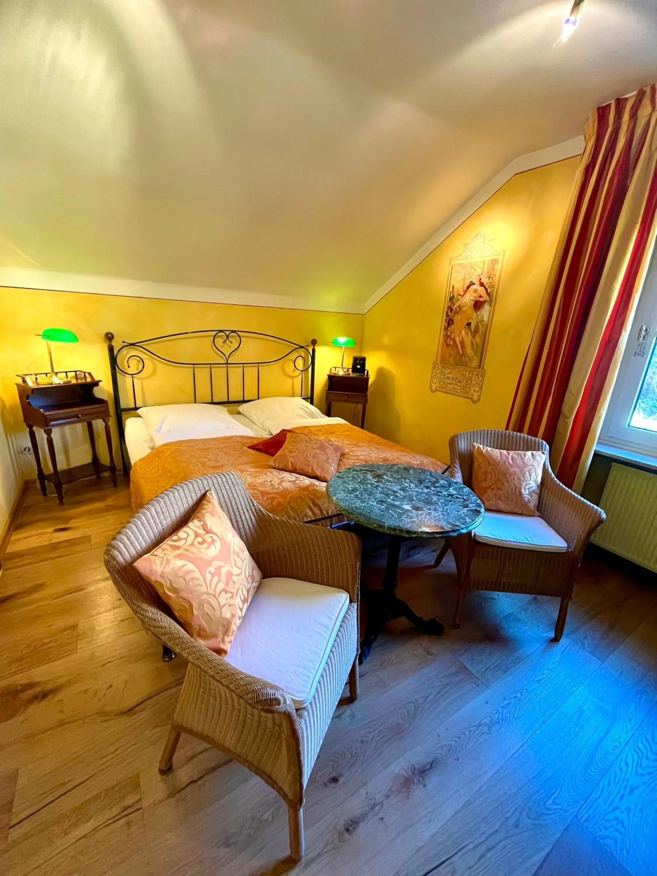 Photo of the whole room, Bed in PARK VILLA zentral am Mittelrhein Zimmer&Apartments Self check in Aparthotel