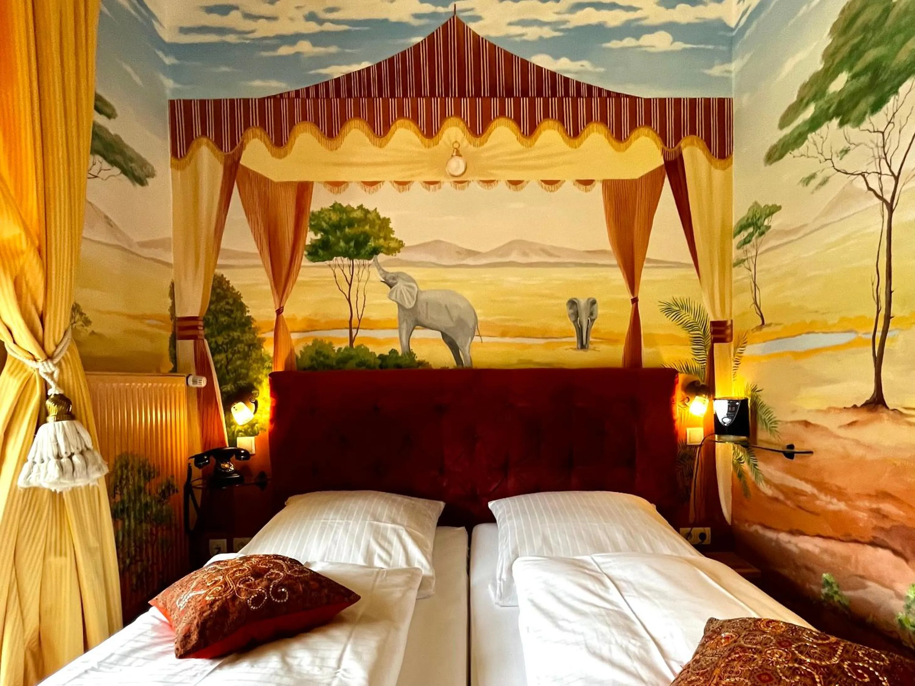 Photo of the whole room, Bed in PARK VILLA zentral am Mittelrhein Zimmer&Apartments Self check in Aparthotel