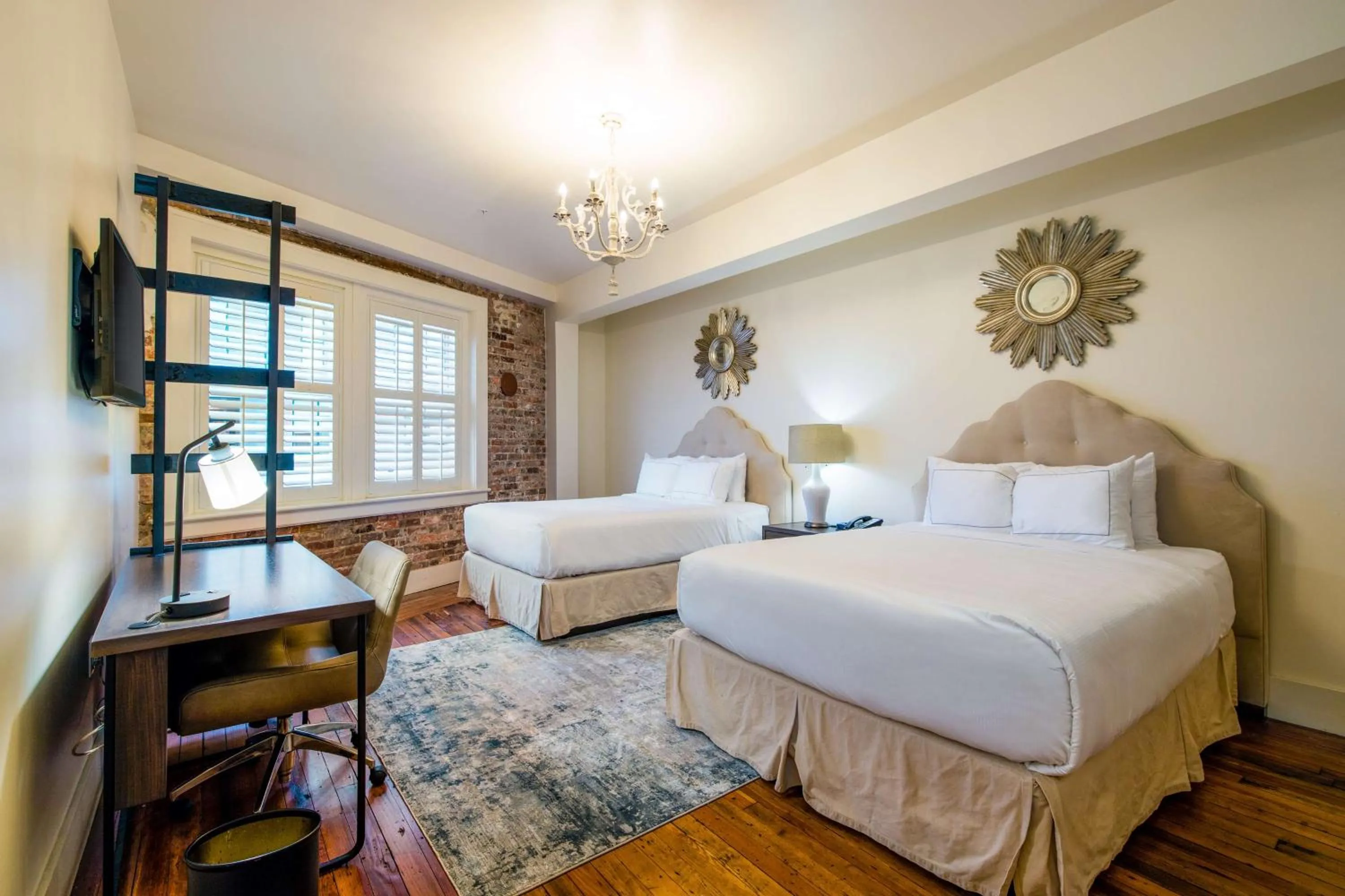 Bedroom, Bed in Hotel Florence, Tapestry Collection by Hilton