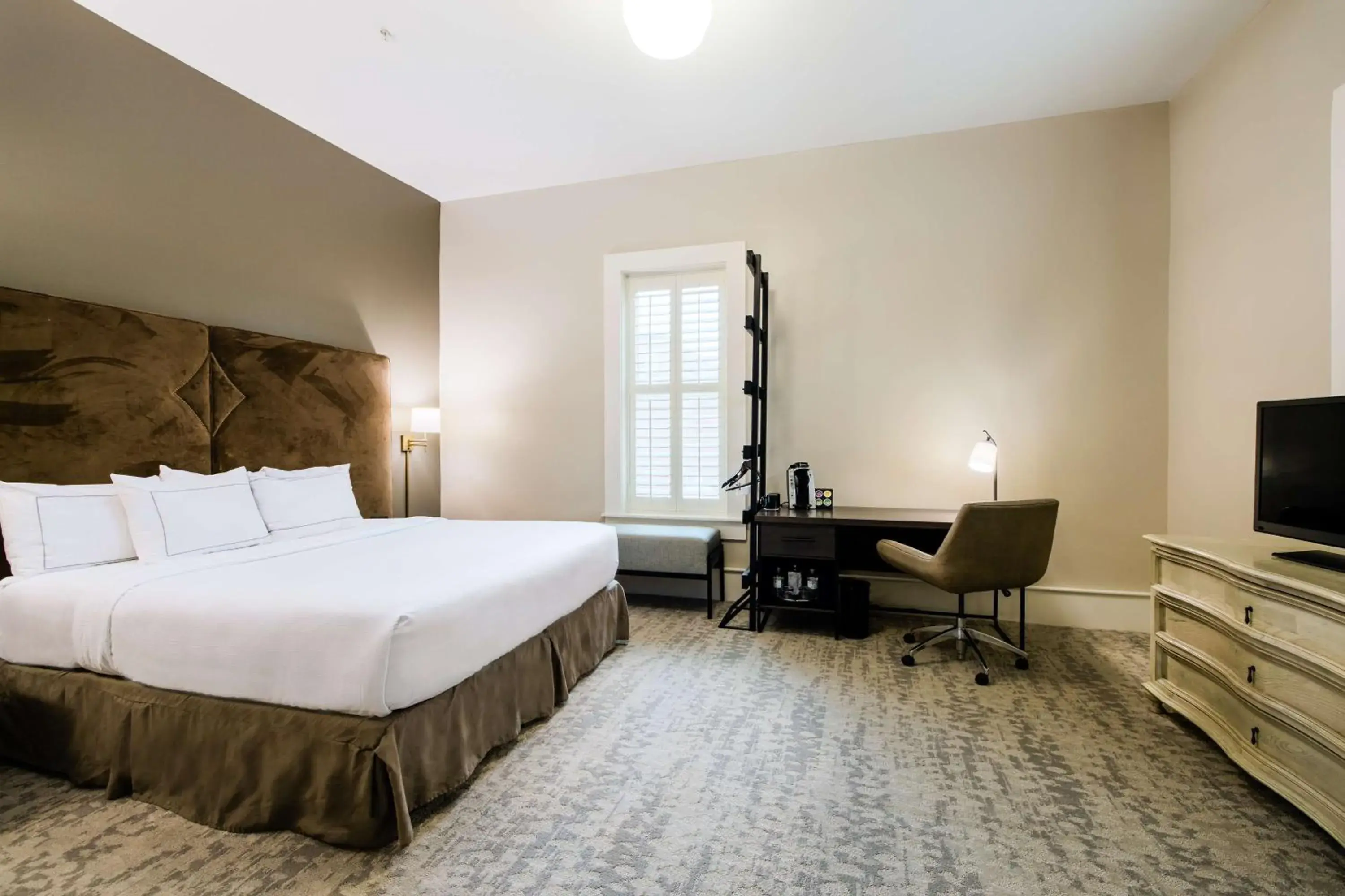 One-Bedroom King Suite in Hotel Florence, Tapestry Collection by Hilton One-Bedroom King Suite in Hotel Florence, Tapestry Collection by Hilton