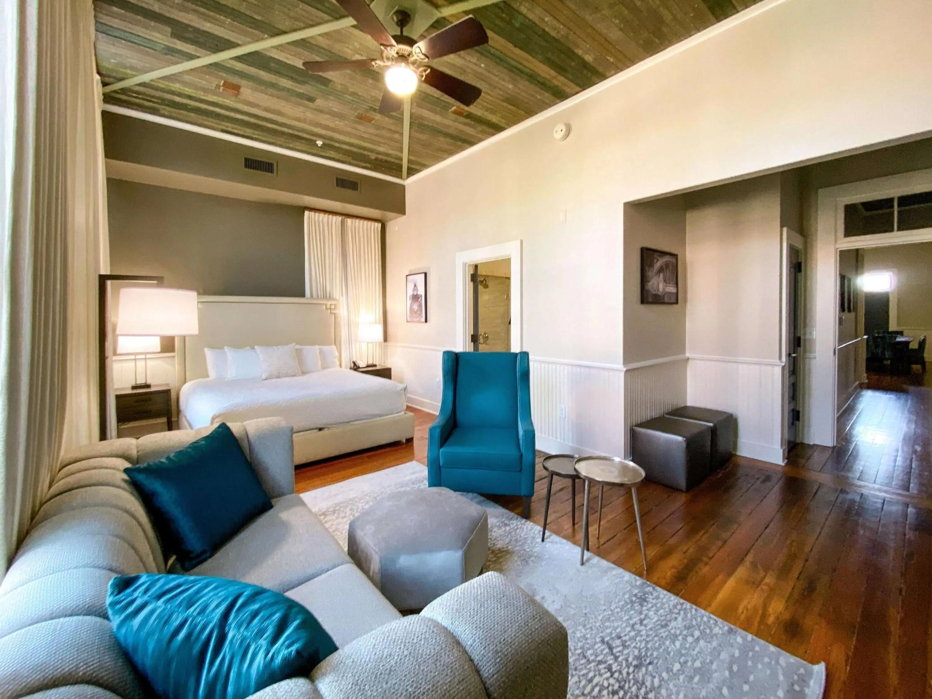 Bed in Hotel Florence, Tapestry Collection by Hilton