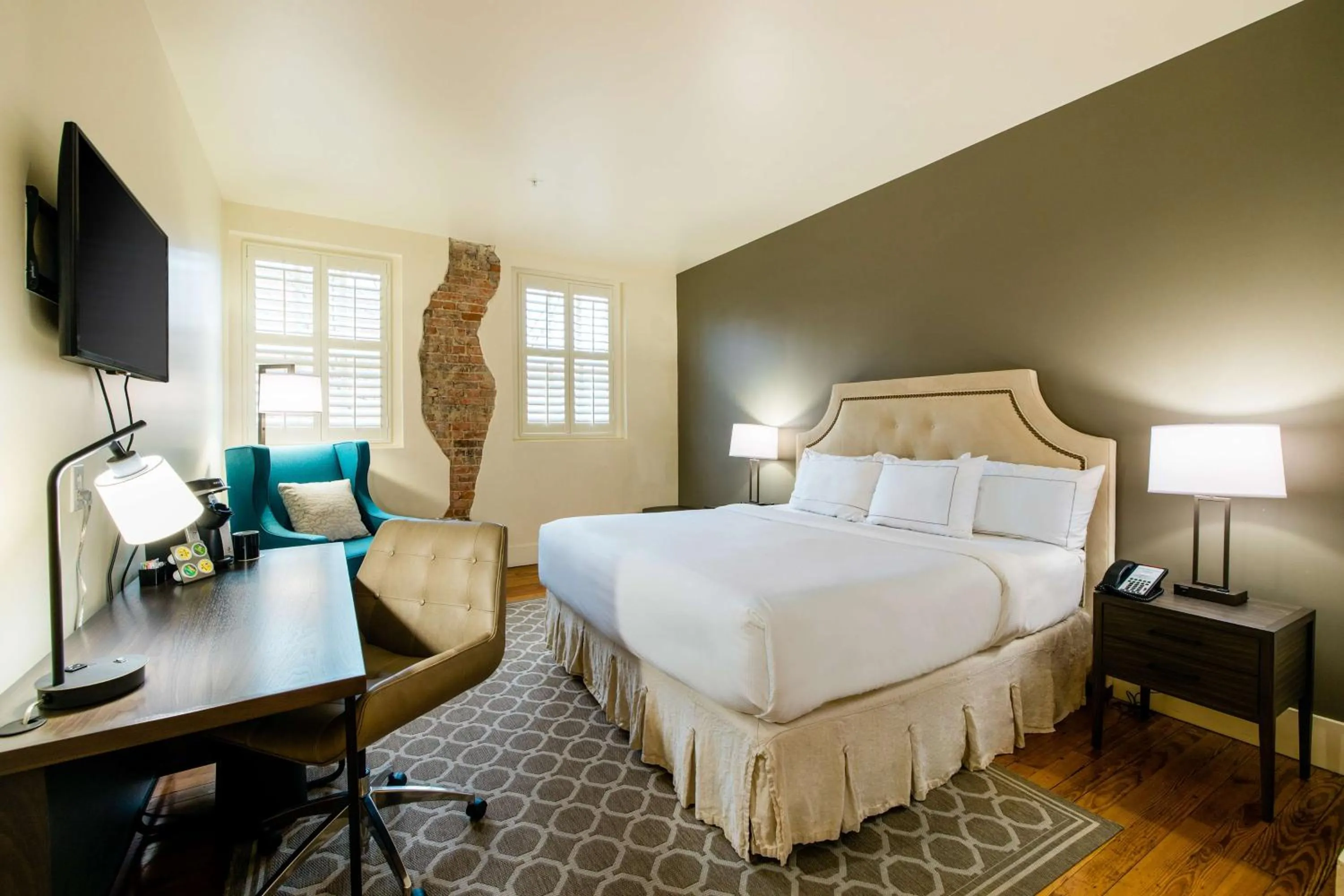 Bedroom, Bed in Hotel Florence, Tapestry Collection by Hilton