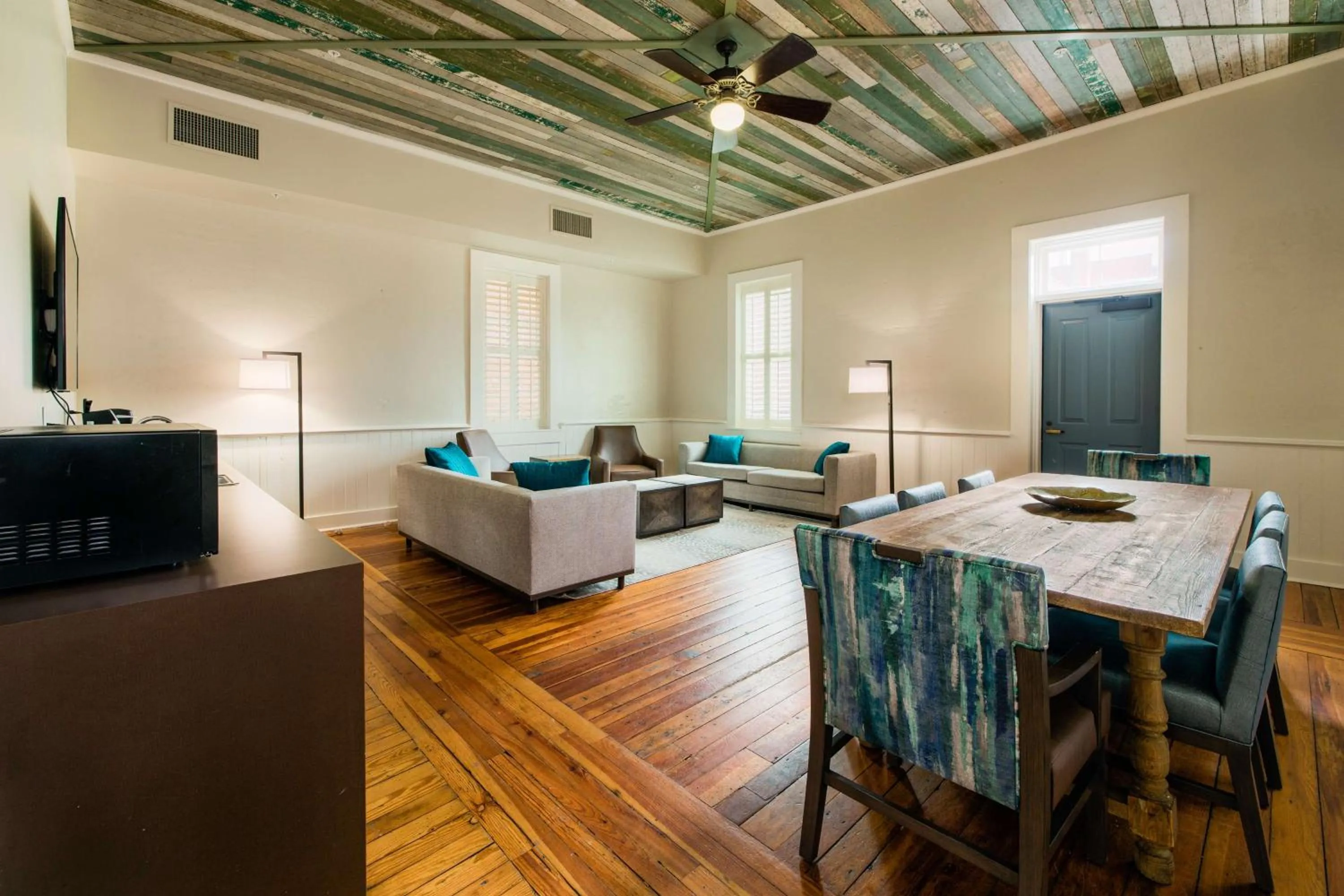 Living room in Hotel Florence, Tapestry Collection by Hilton