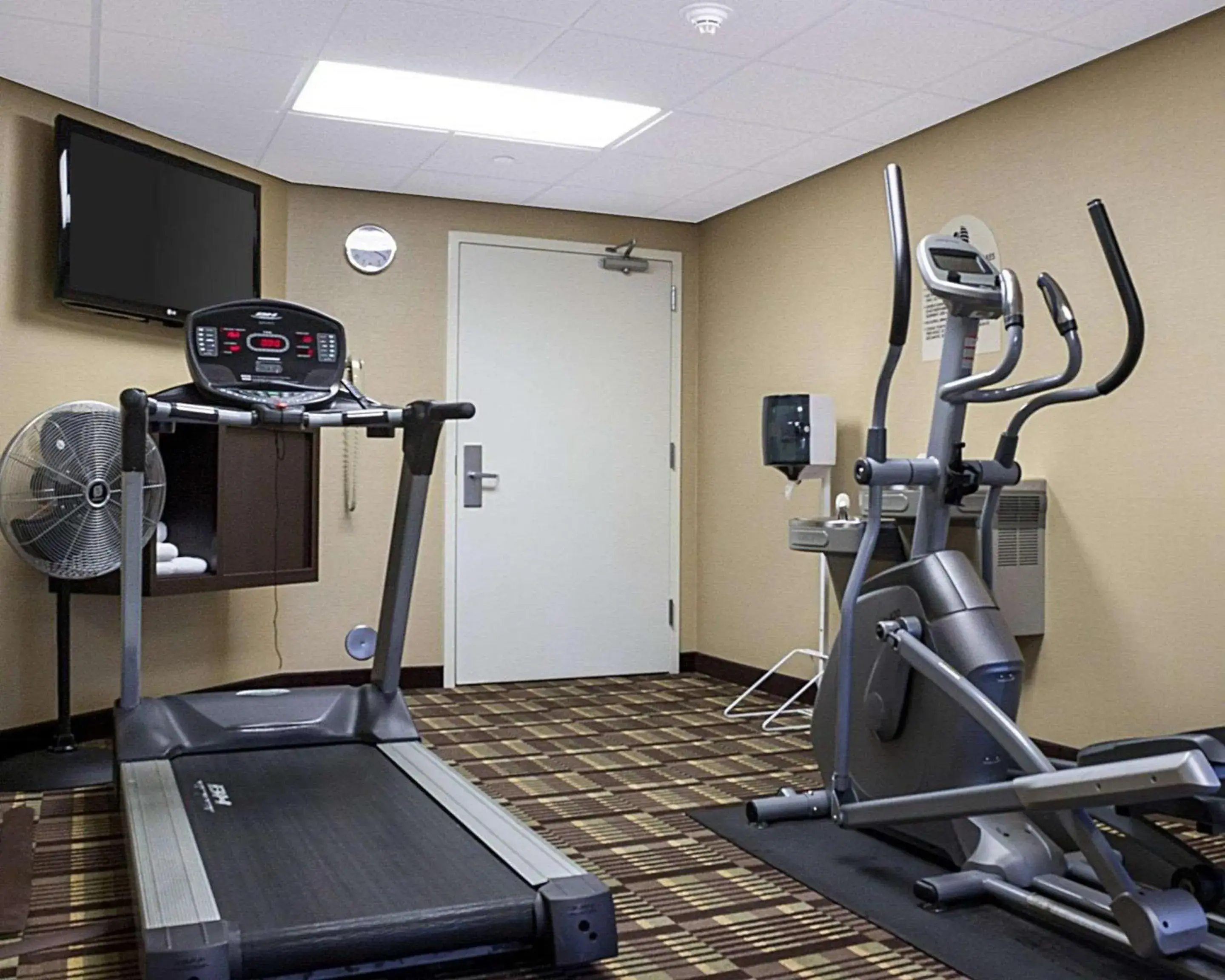 Fitness centre/facilities in MainStay Suites Bismarck Fitness centre/facilities in MainStay Suites Bismarck