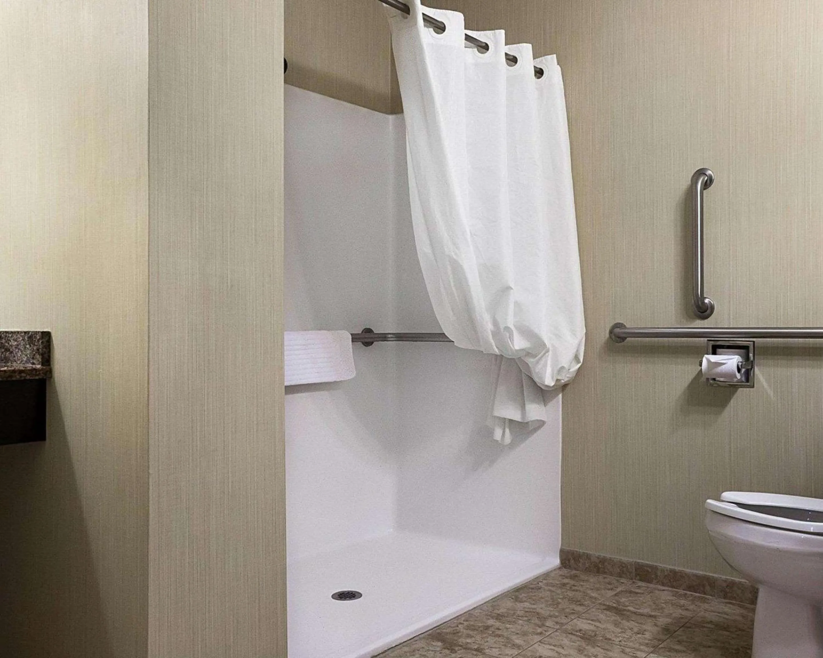 Shower in MainStay Suites Bismarck