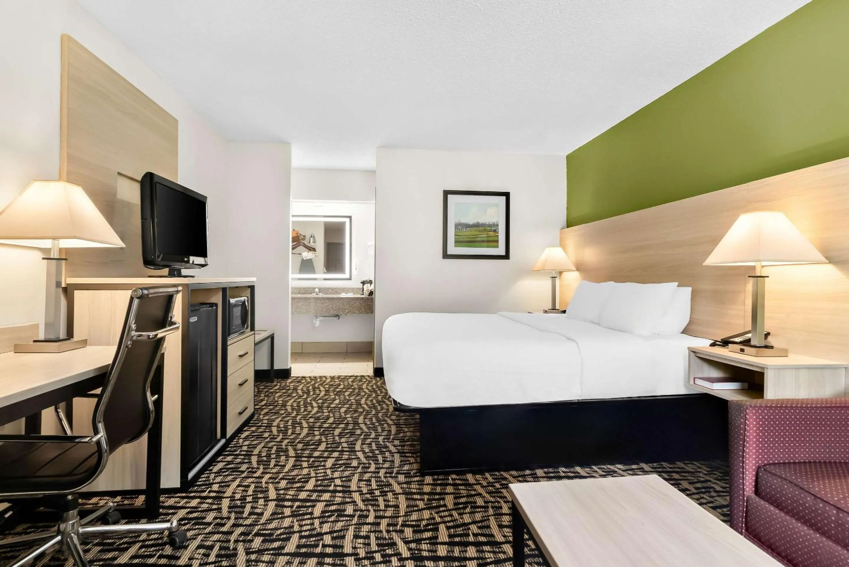 Bedroom, Bed in Quality Inn Russellville