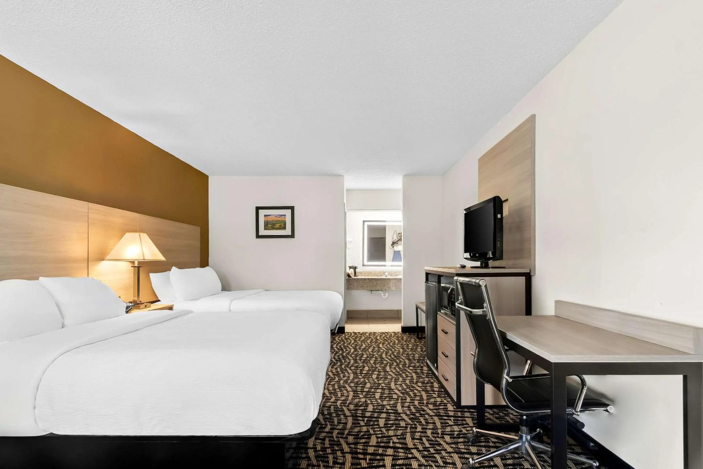 Bedroom, Bed in Quality Inn Russellville