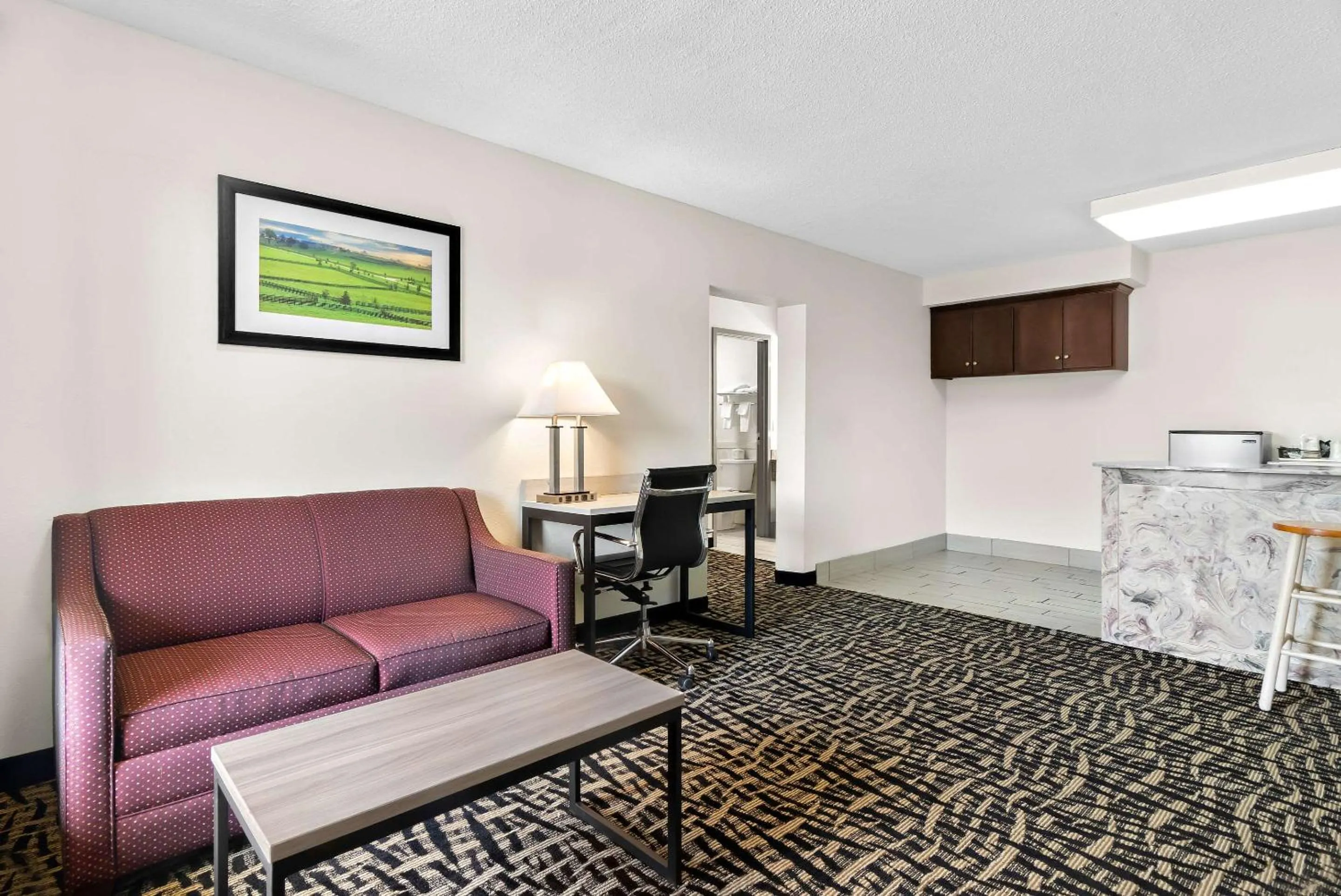 Bedroom in Quality Inn Russellville