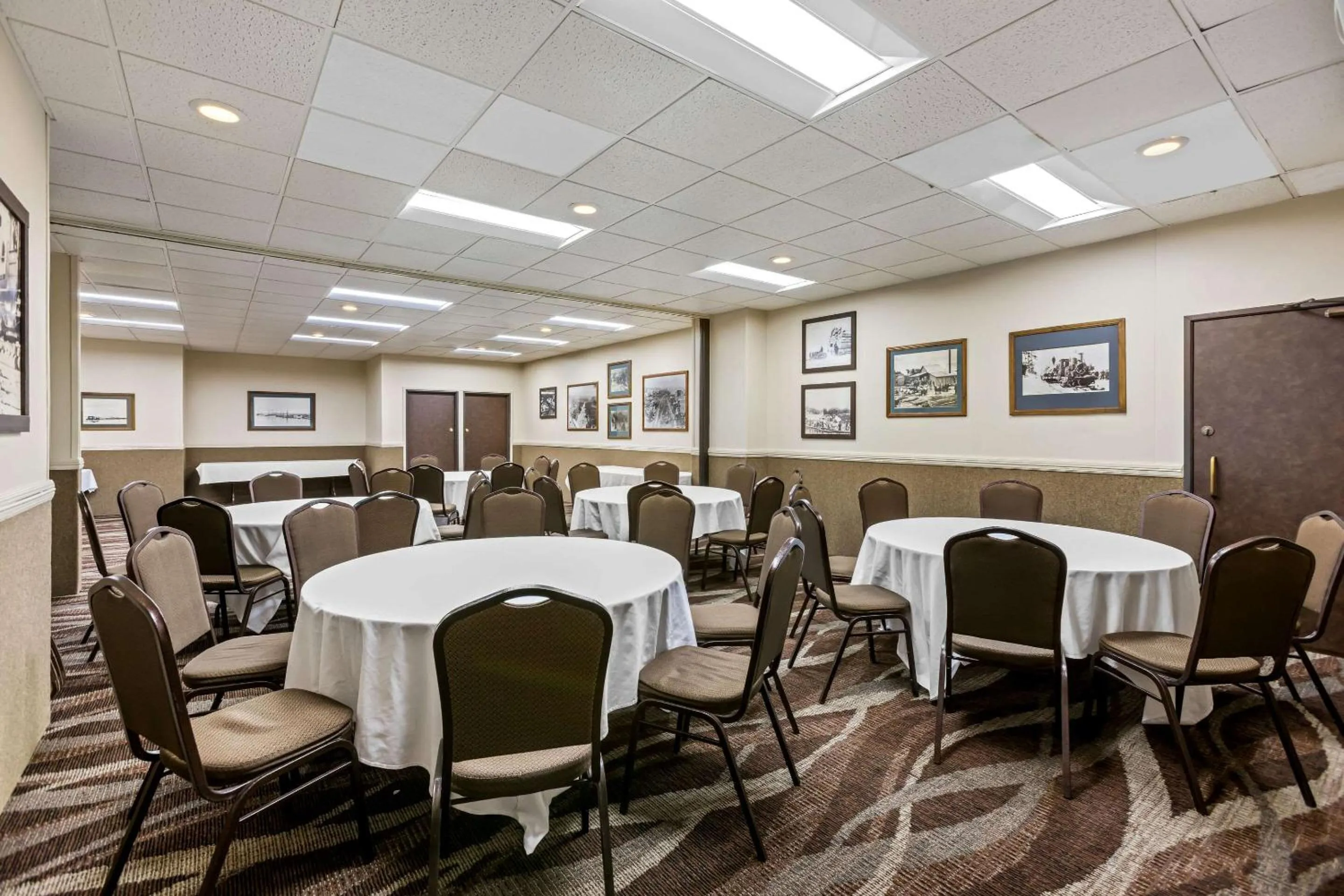 Meeting/conference room in Lumber Jack Lodge, Ascend Hotel Collection