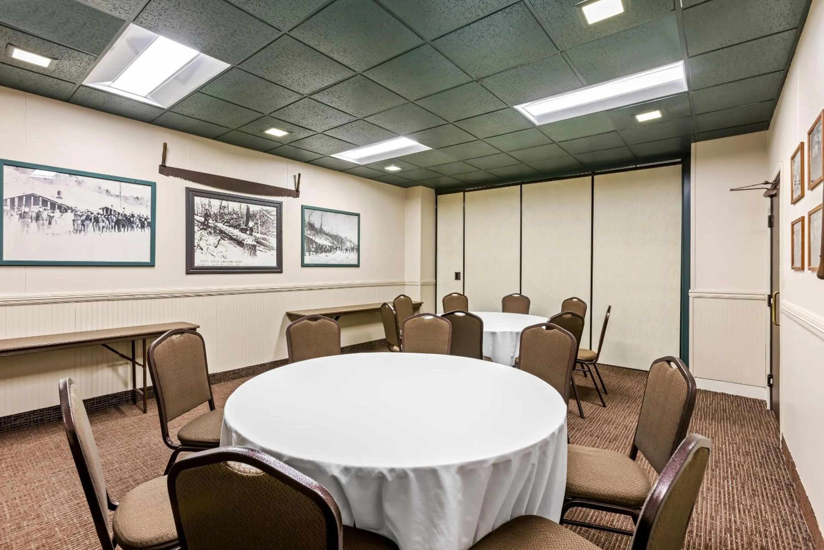 Meeting/conference room in Lumber Jack Lodge, an Ascend Collection Hotel
