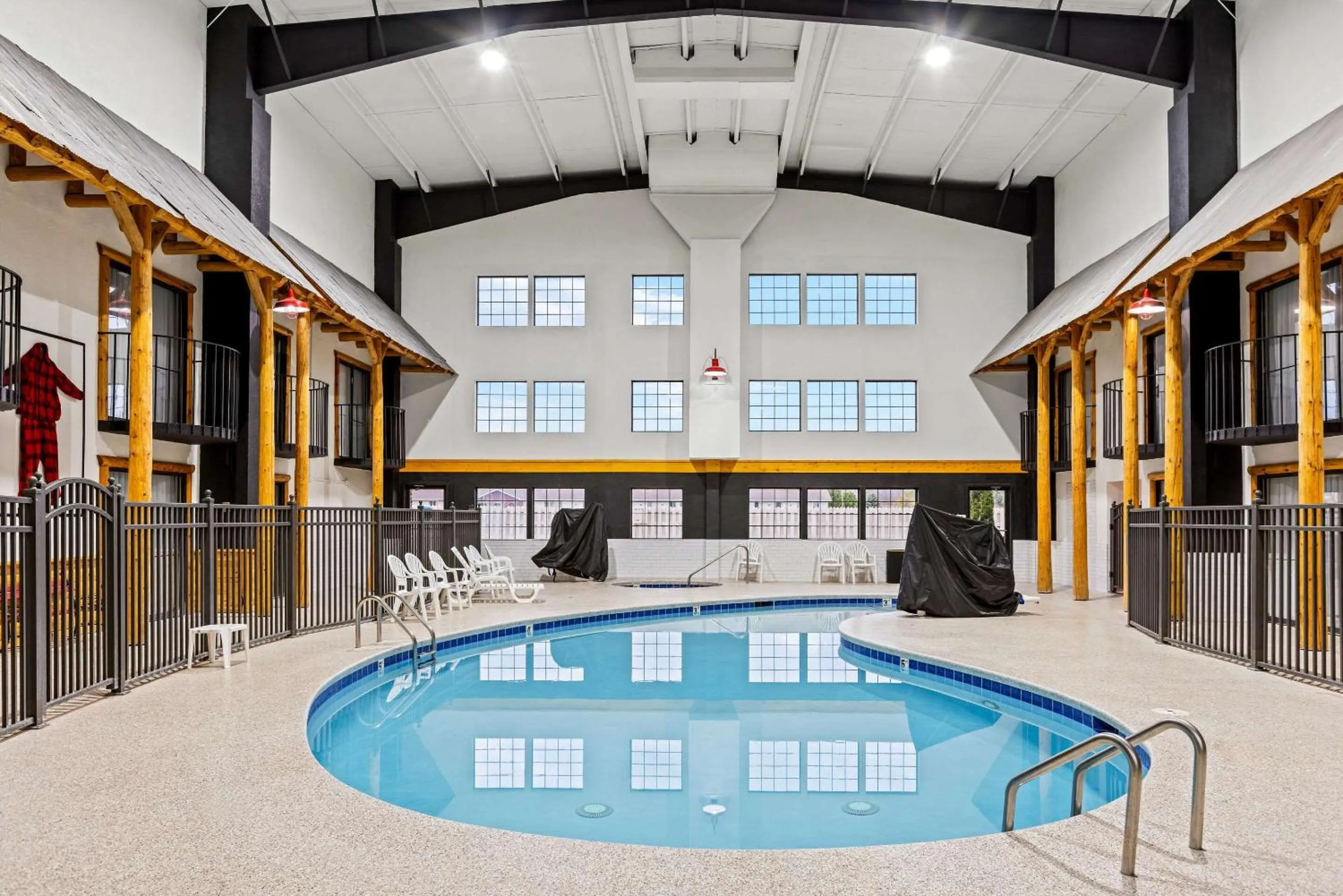 Swimming pool in Lumber Jack Lodge, Ascend Hotel Collection