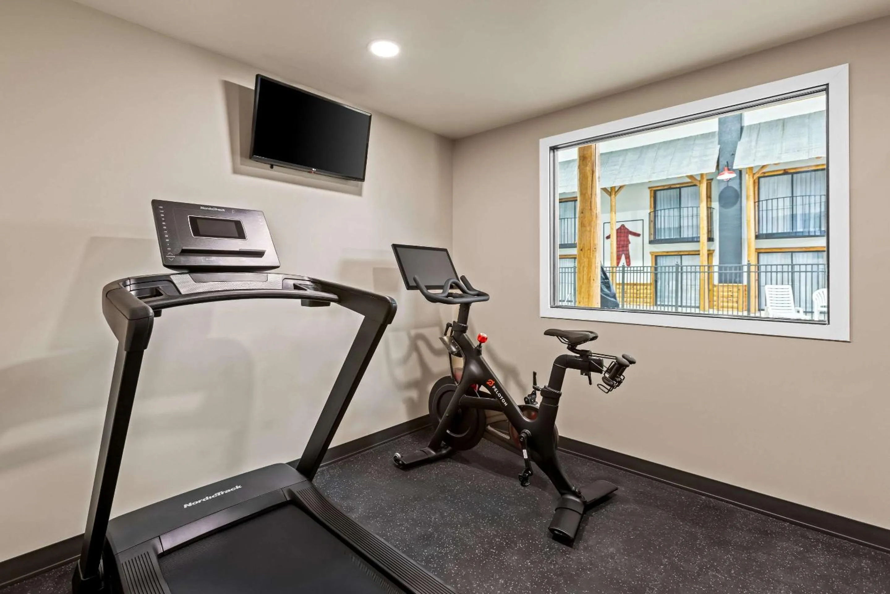 Fitness centre/facilities in Lumber Jack Lodge, Ascend Hotel Collection