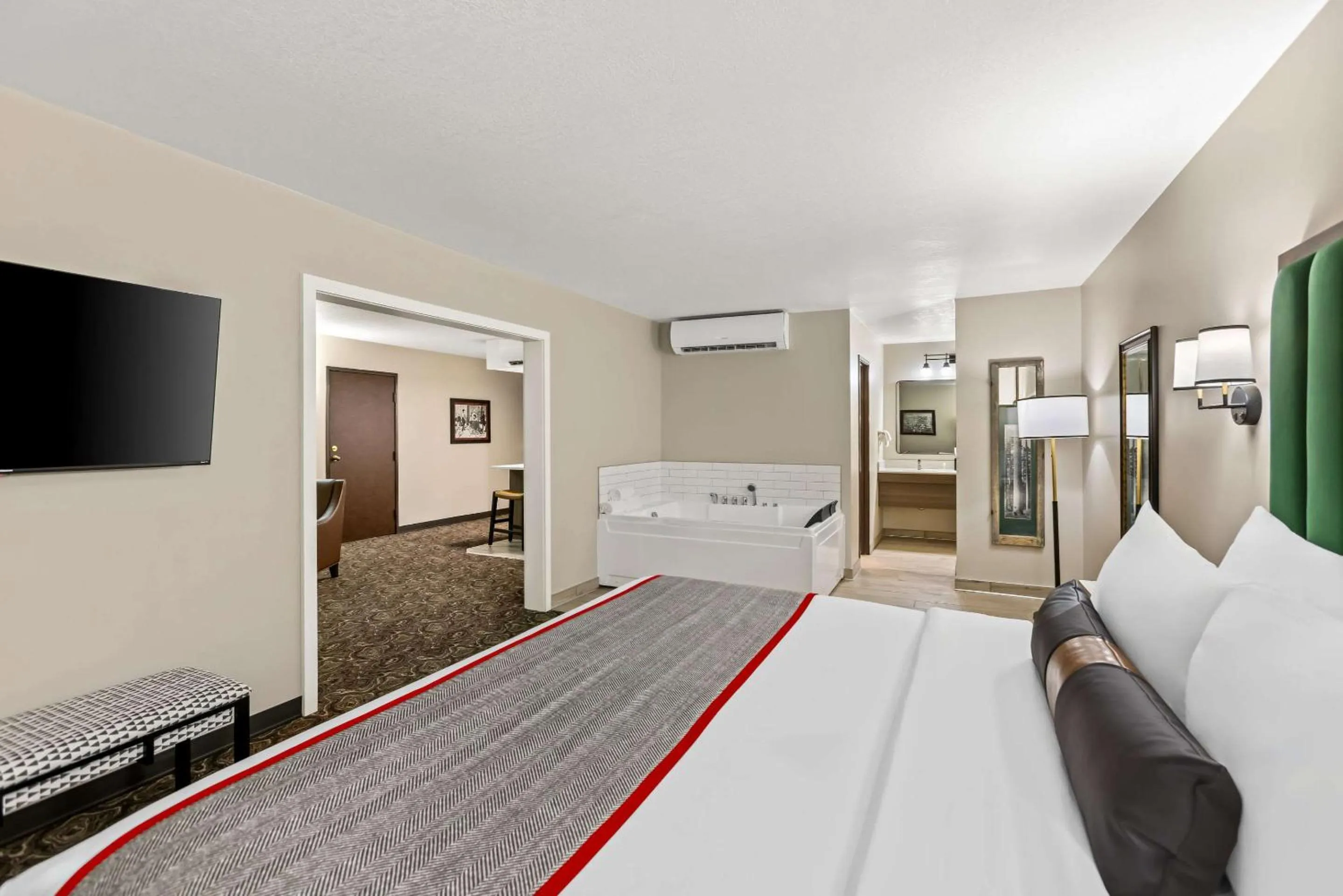 Bedroom in Lumber Jack Lodge, Ascend Hotel Collection